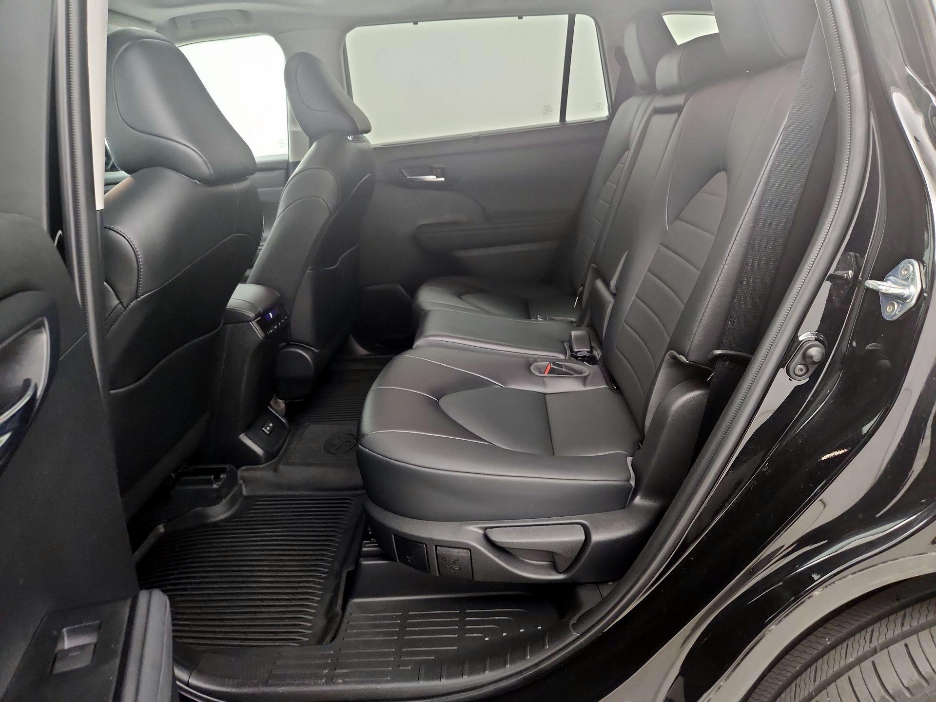 Thumbnail: 2022 Toyota Highlander - 20