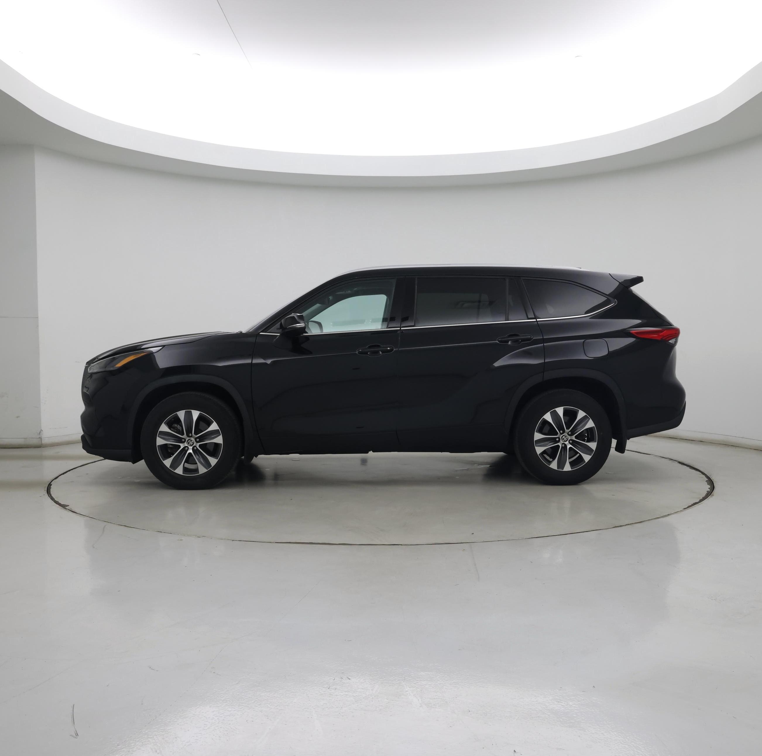 Thumbnail: 2022 Toyota Highlander - 3