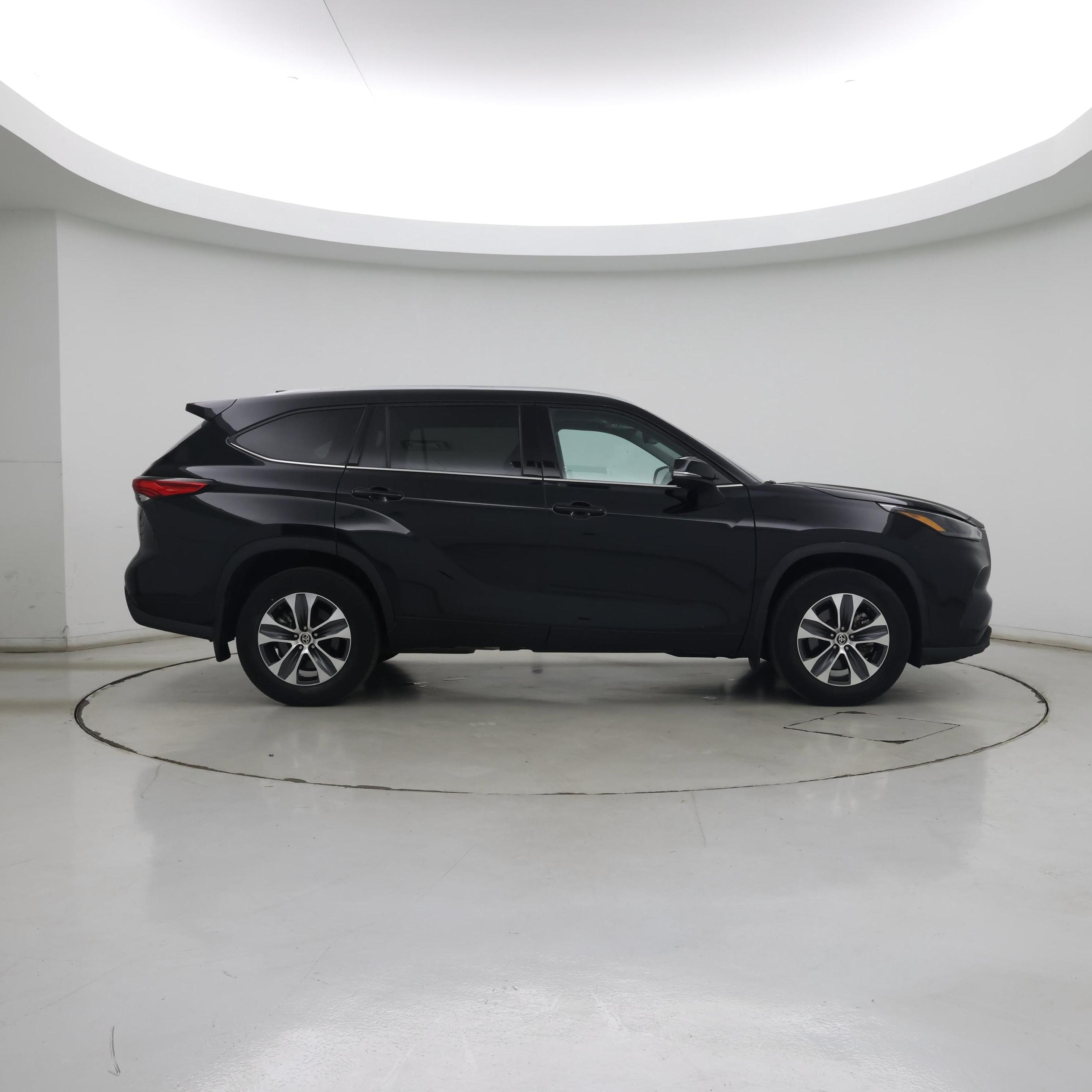 Thumbnail: 2022 Toyota Highlander - 7