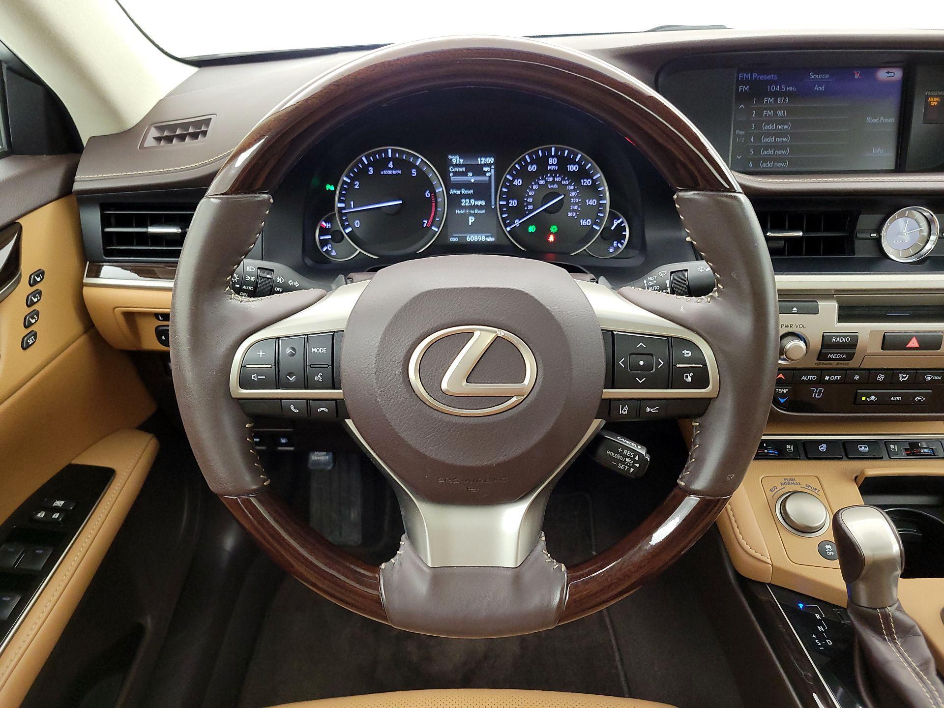 Thumbnail: 2018 Lexus ES - 10