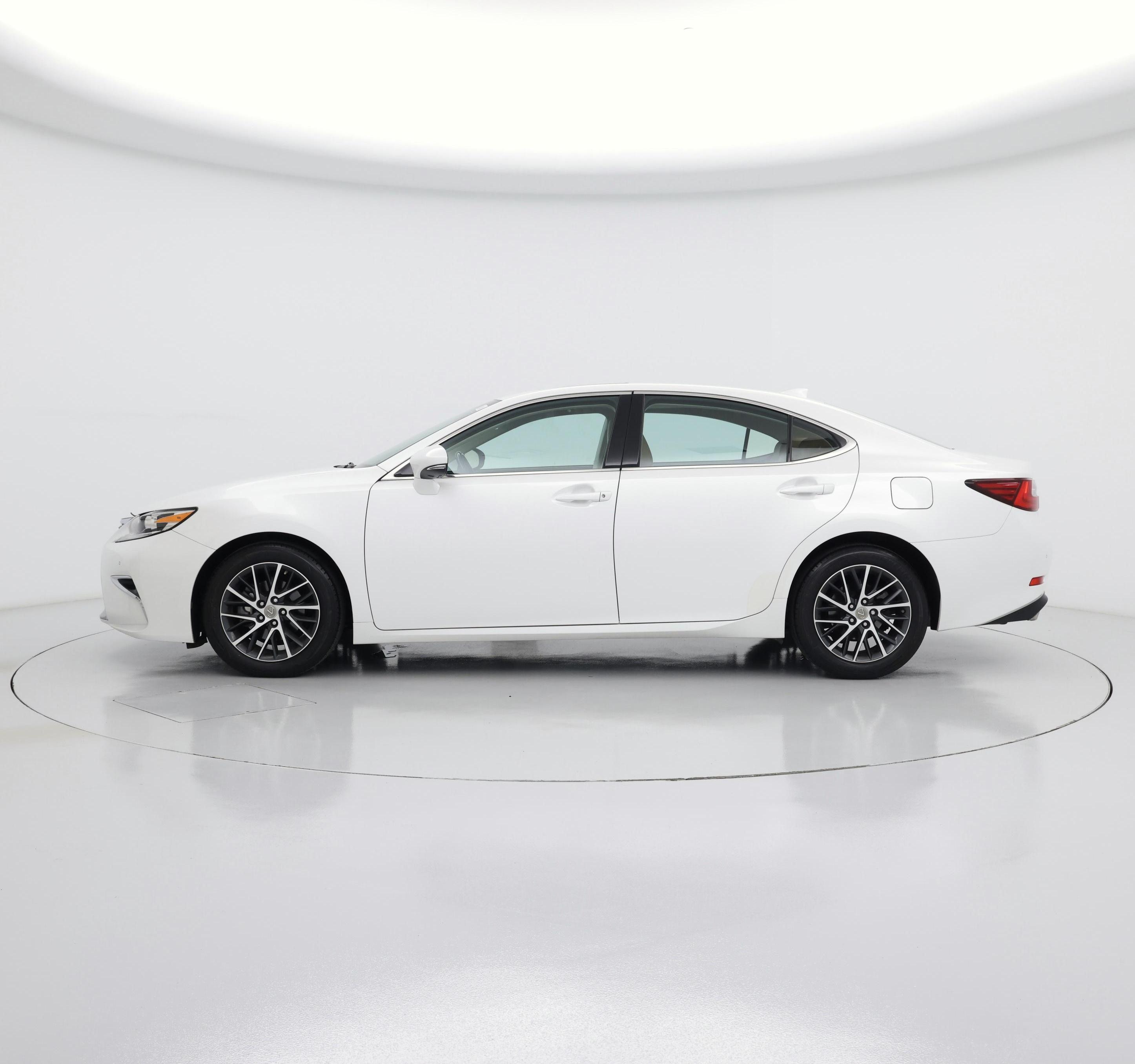 Thumbnail: 2018 Lexus ES - 3