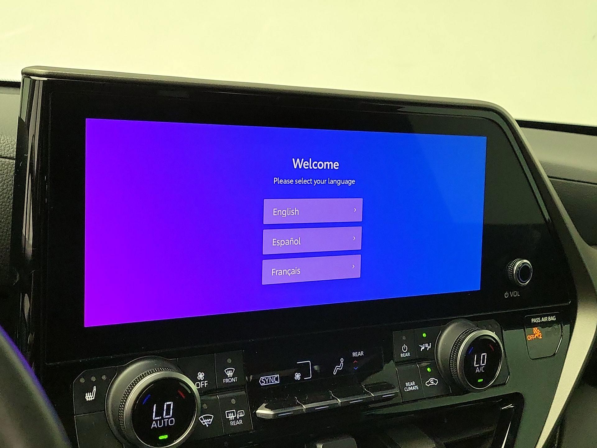 Thumbnail: 2023 Toyota Highlander - 15