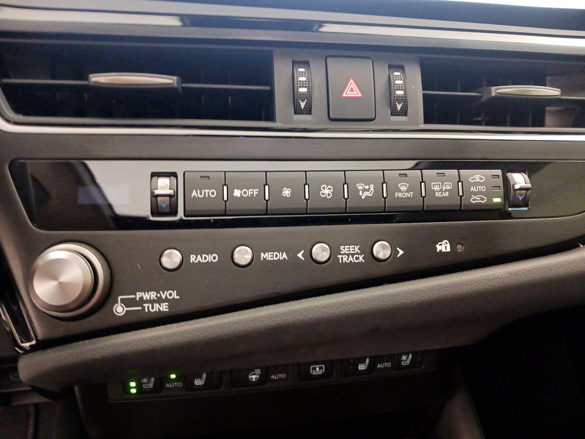 Thumbnail: 2025 Lexus ES - 16