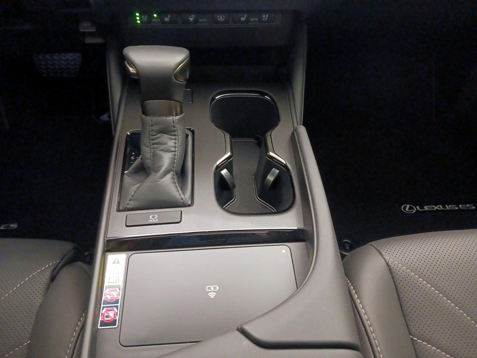 Thumbnail: 2025 Lexus ES - 17