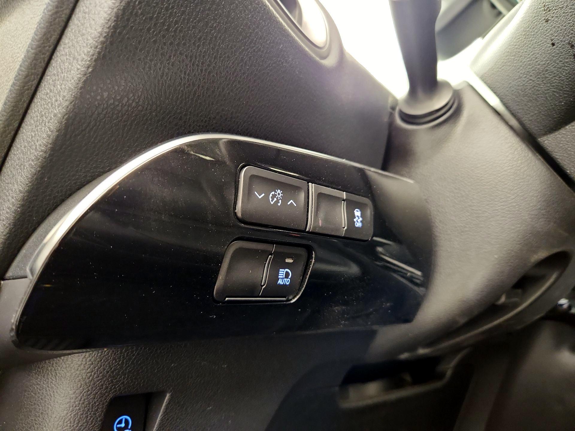 Thumbnail: 2020 Toyota Prius Prime - 13