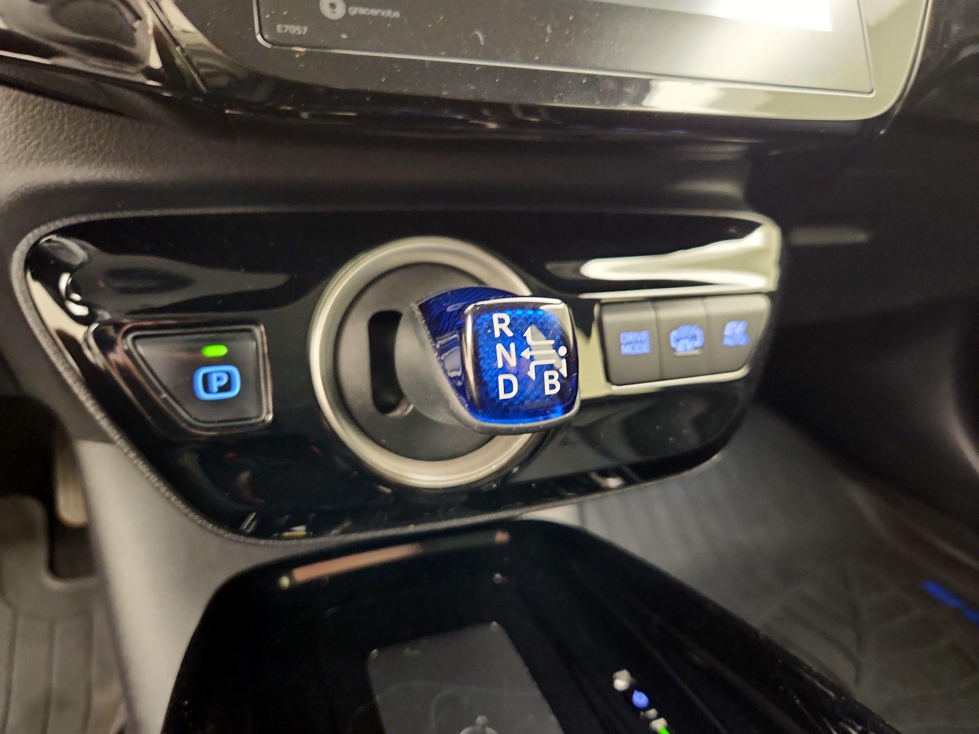 Thumbnail: 2020 Toyota Prius Prime - 18
