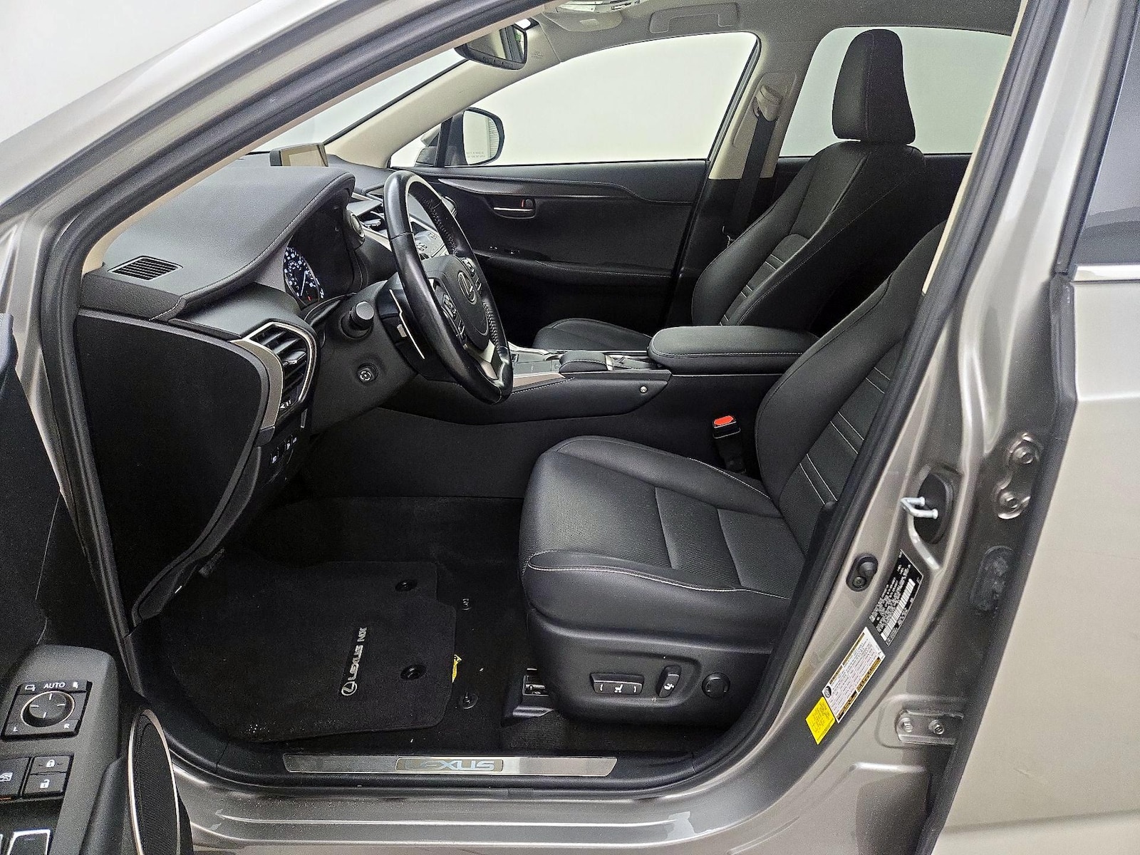 2021 Lexus NX 300 - Photo 12