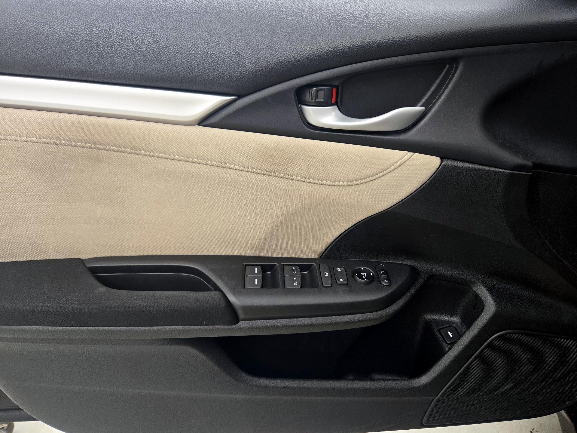 Thumbnail: 2016 Honda Civic - 12