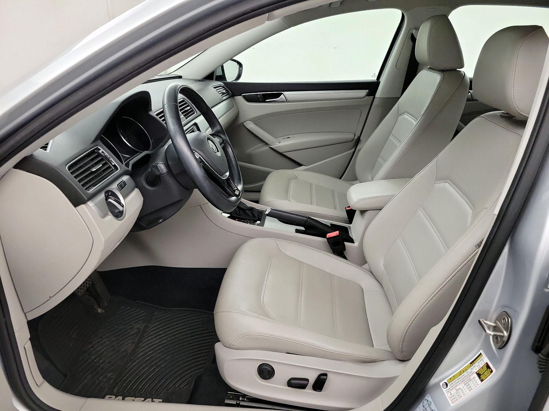 Thumbnail: 2019 Volkswagen Passat - 11