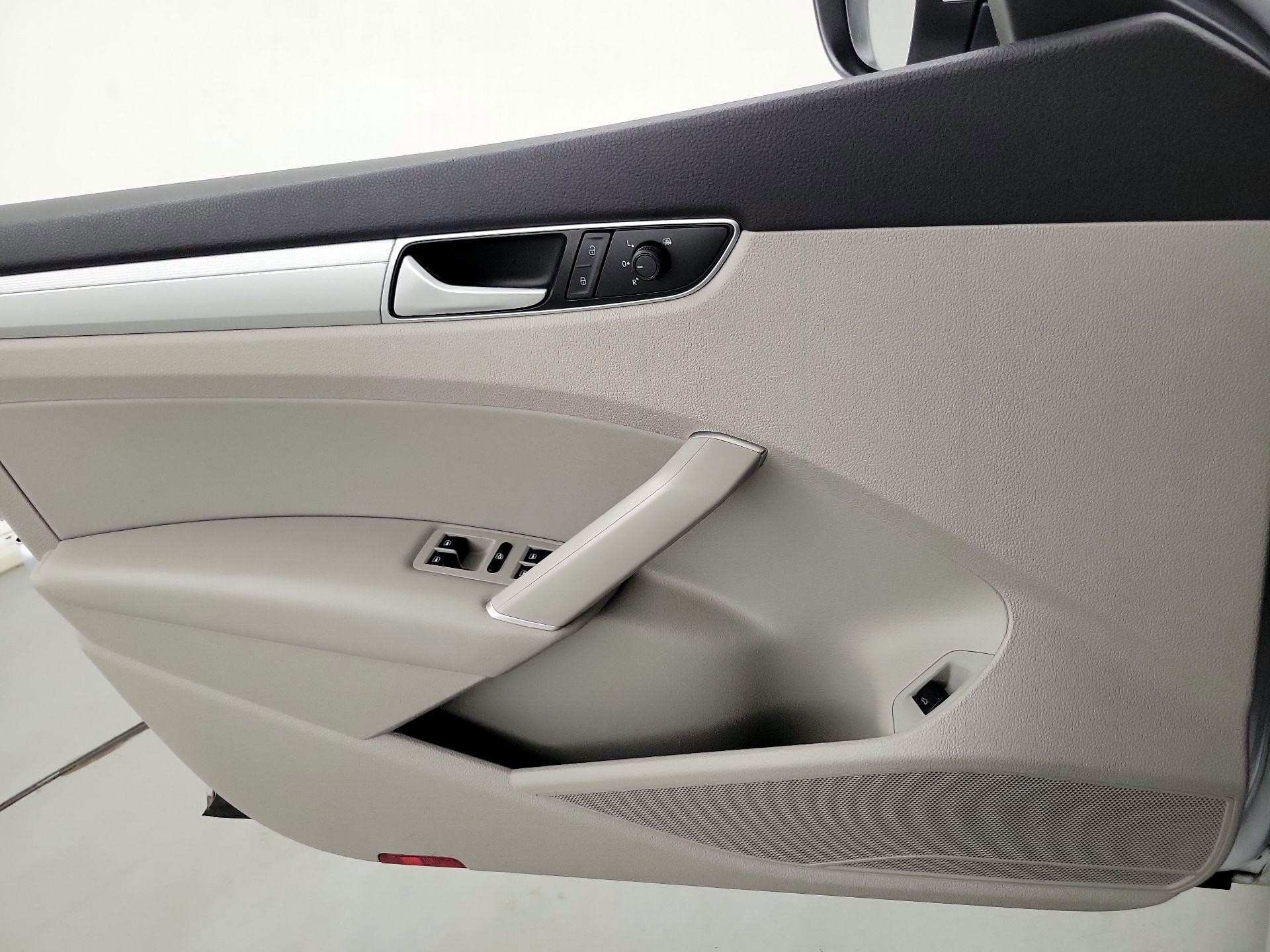 Thumbnail: 2019 Volkswagen Passat - 12
