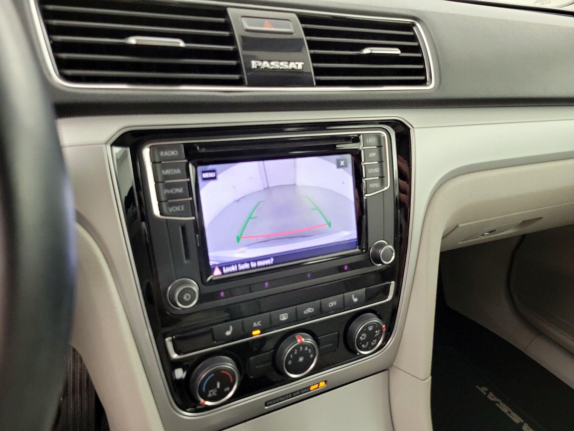 Thumbnail: 2019 Volkswagen Passat - 14