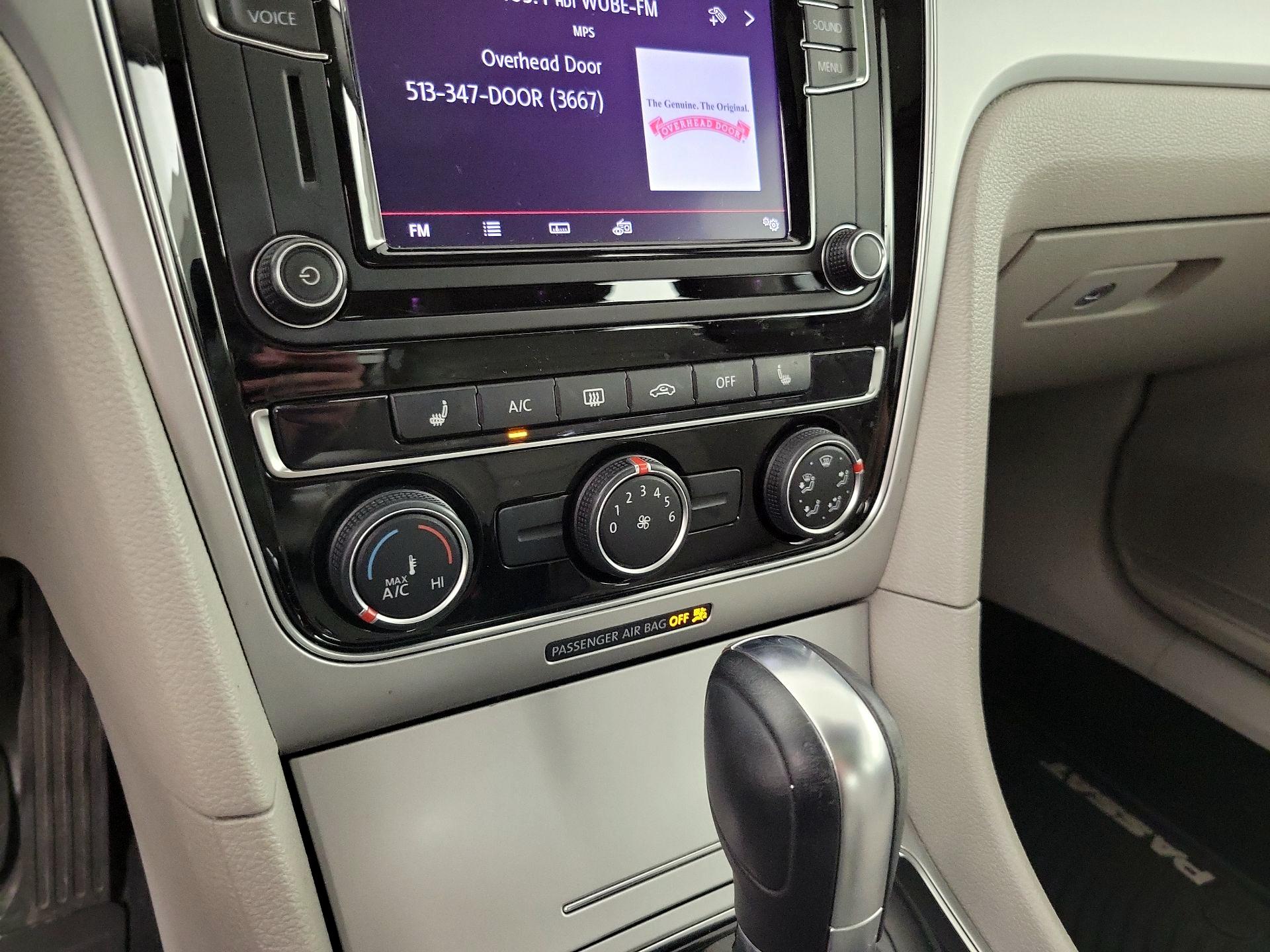 Thumbnail: 2019 Volkswagen Passat - 16