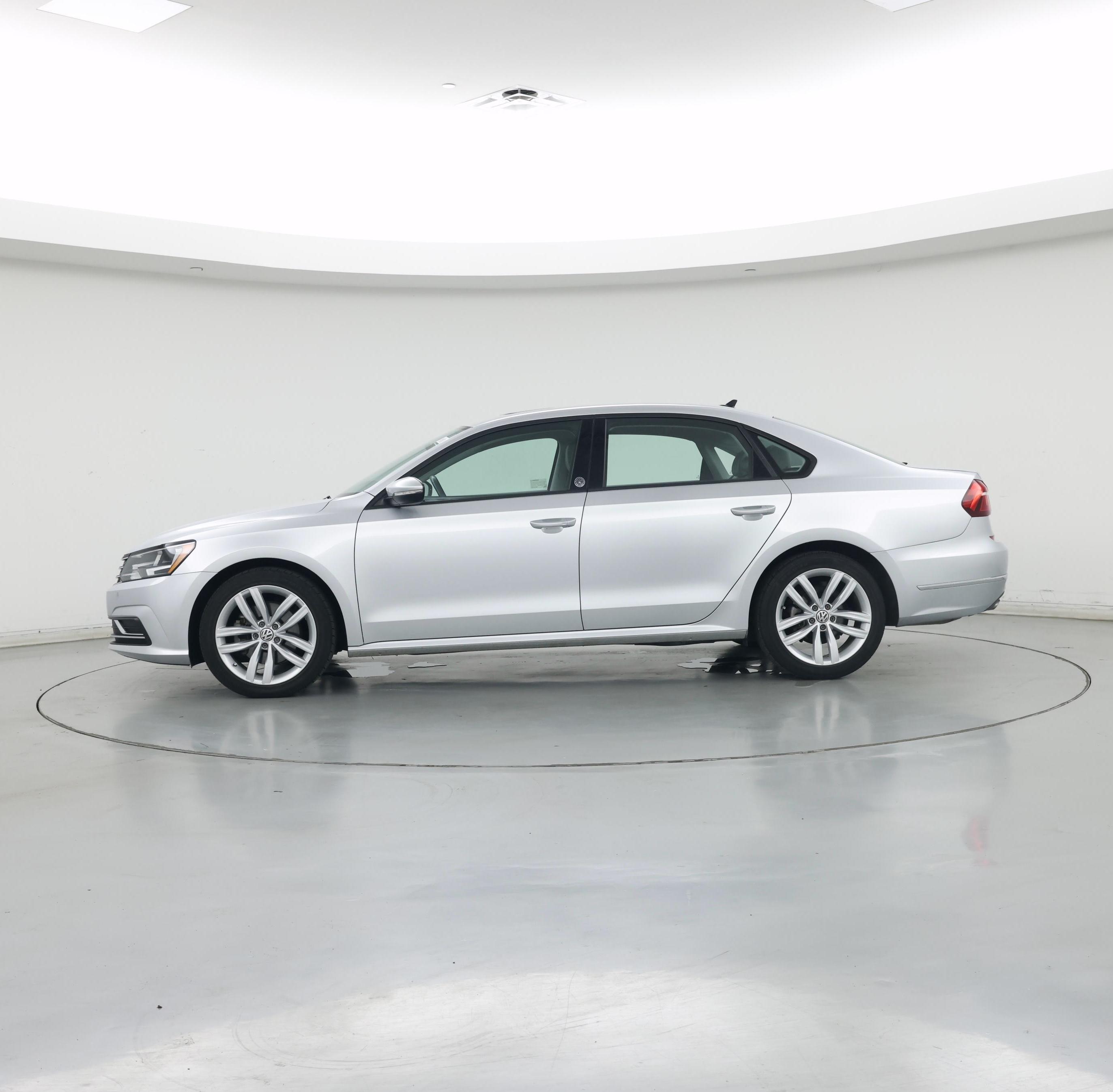 Thumbnail: 2019 Volkswagen Passat - 3