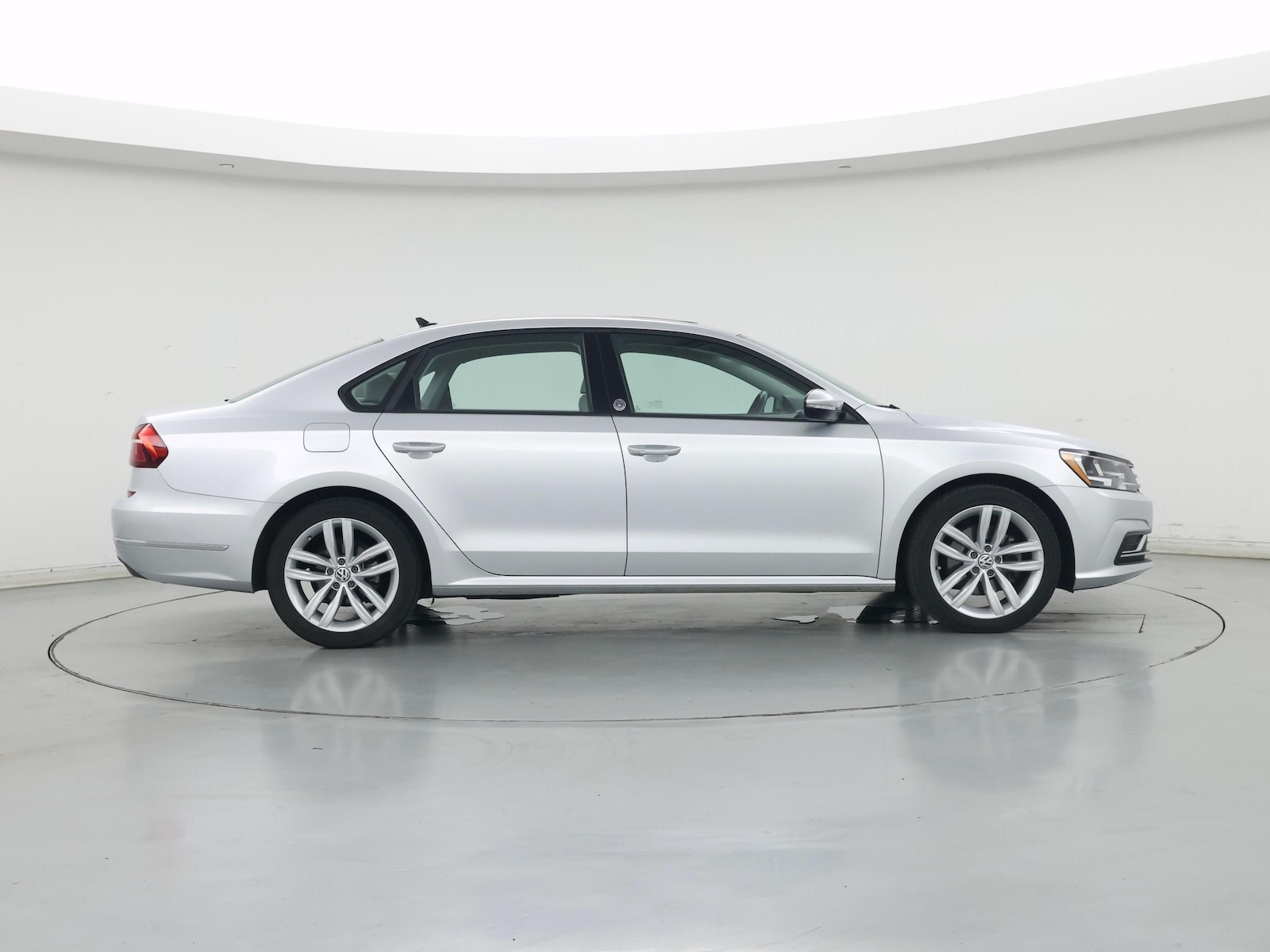 2019 Volkswagen Passat Wolfsburg Edition - Photo 8