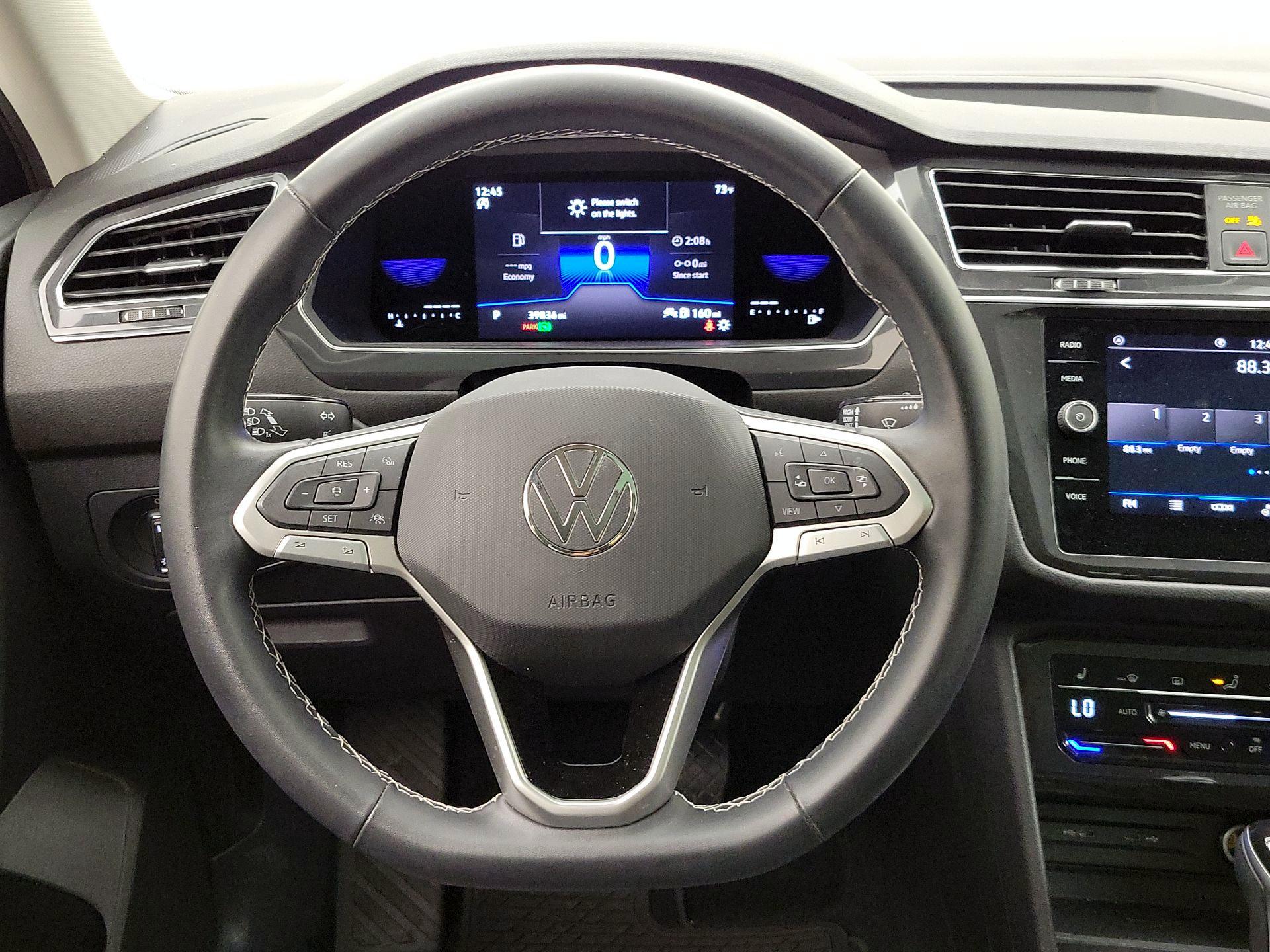 Thumbnail: 2023 Volkswagen Tiguan - 10