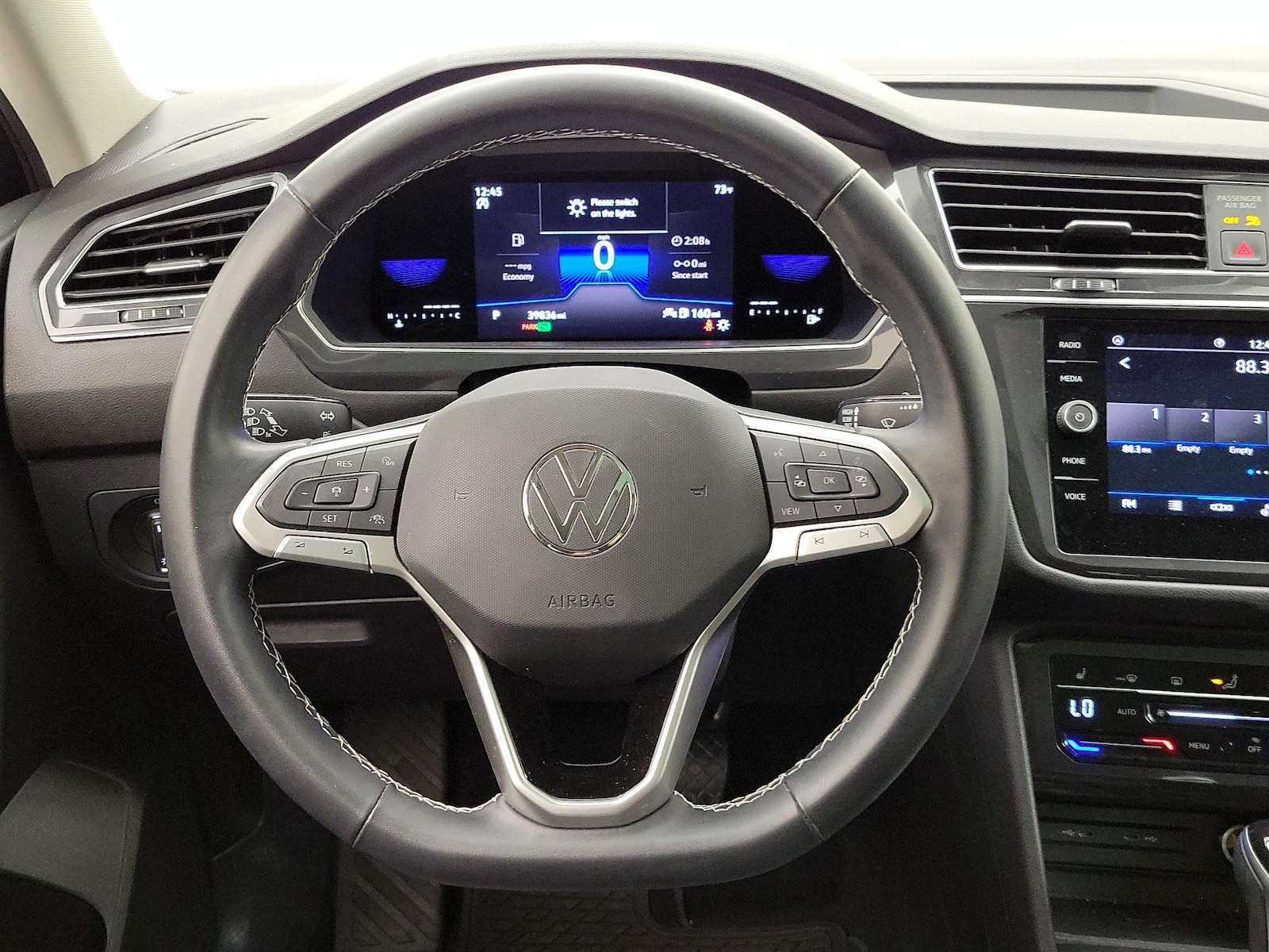 2023 Volkswagen Tiguan SE - Photo 11