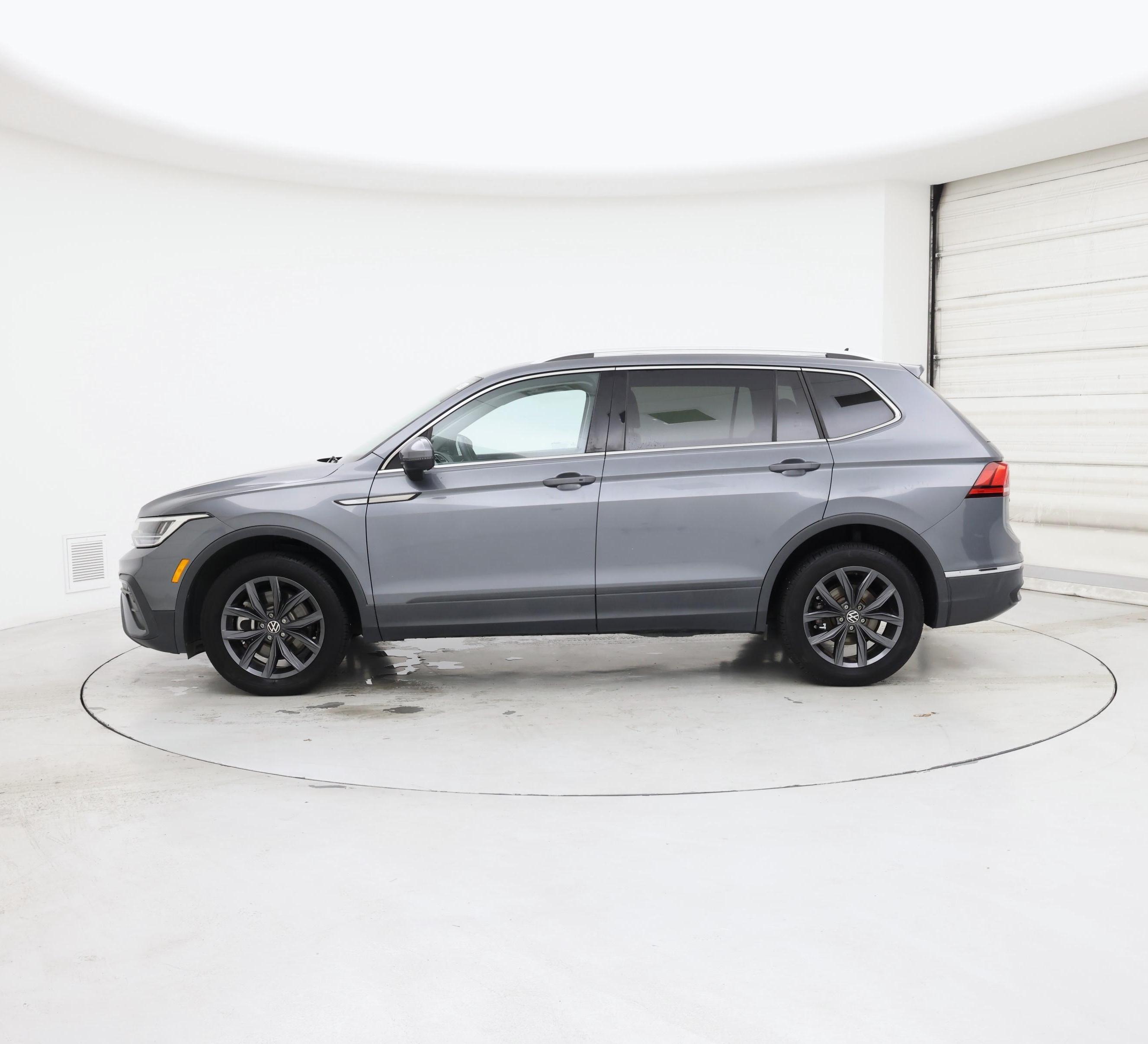 Thumbnail: 2023 Volkswagen Tiguan - 3