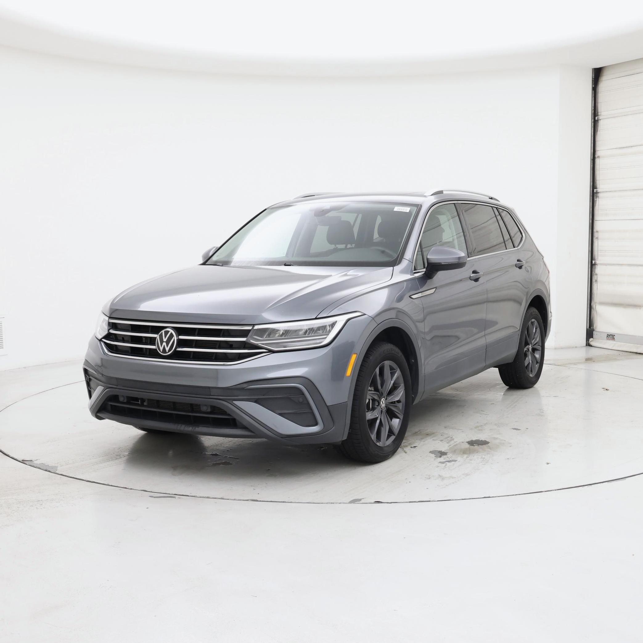 Thumbnail: 2023 Volkswagen Tiguan - 4