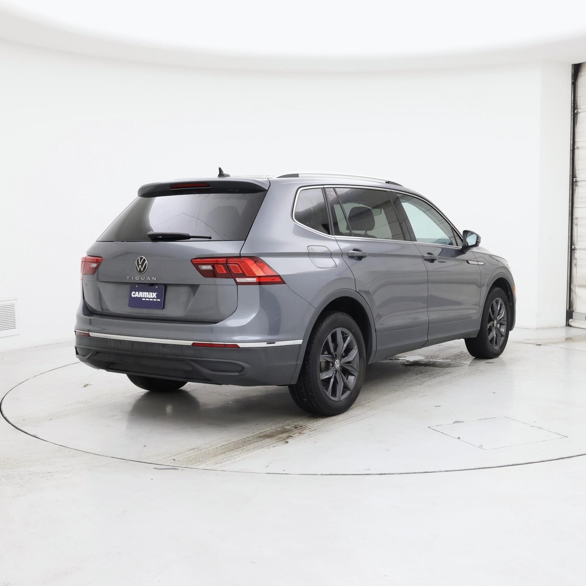 Thumbnail: 2023 Volkswagen Tiguan - 8