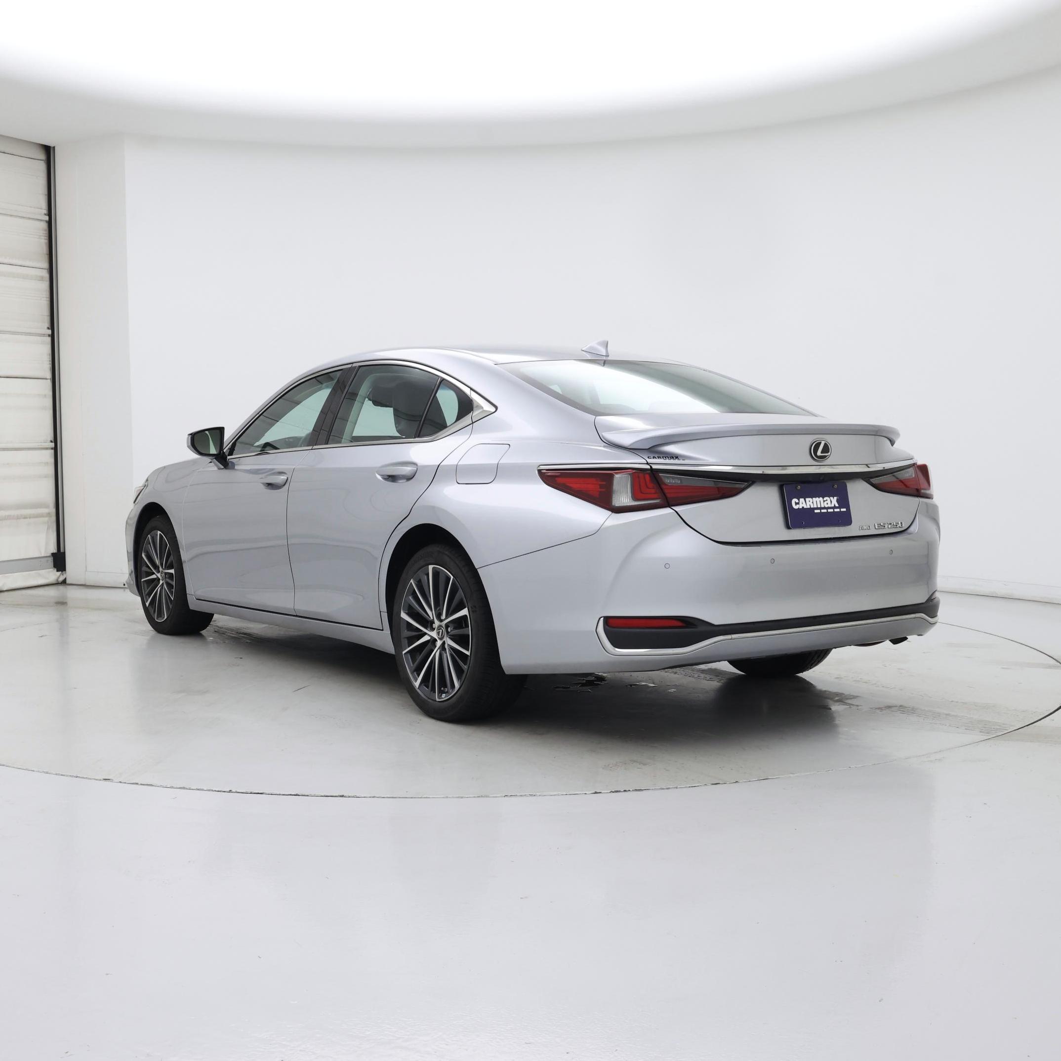Thumbnail: 2022 Lexus ES - 2