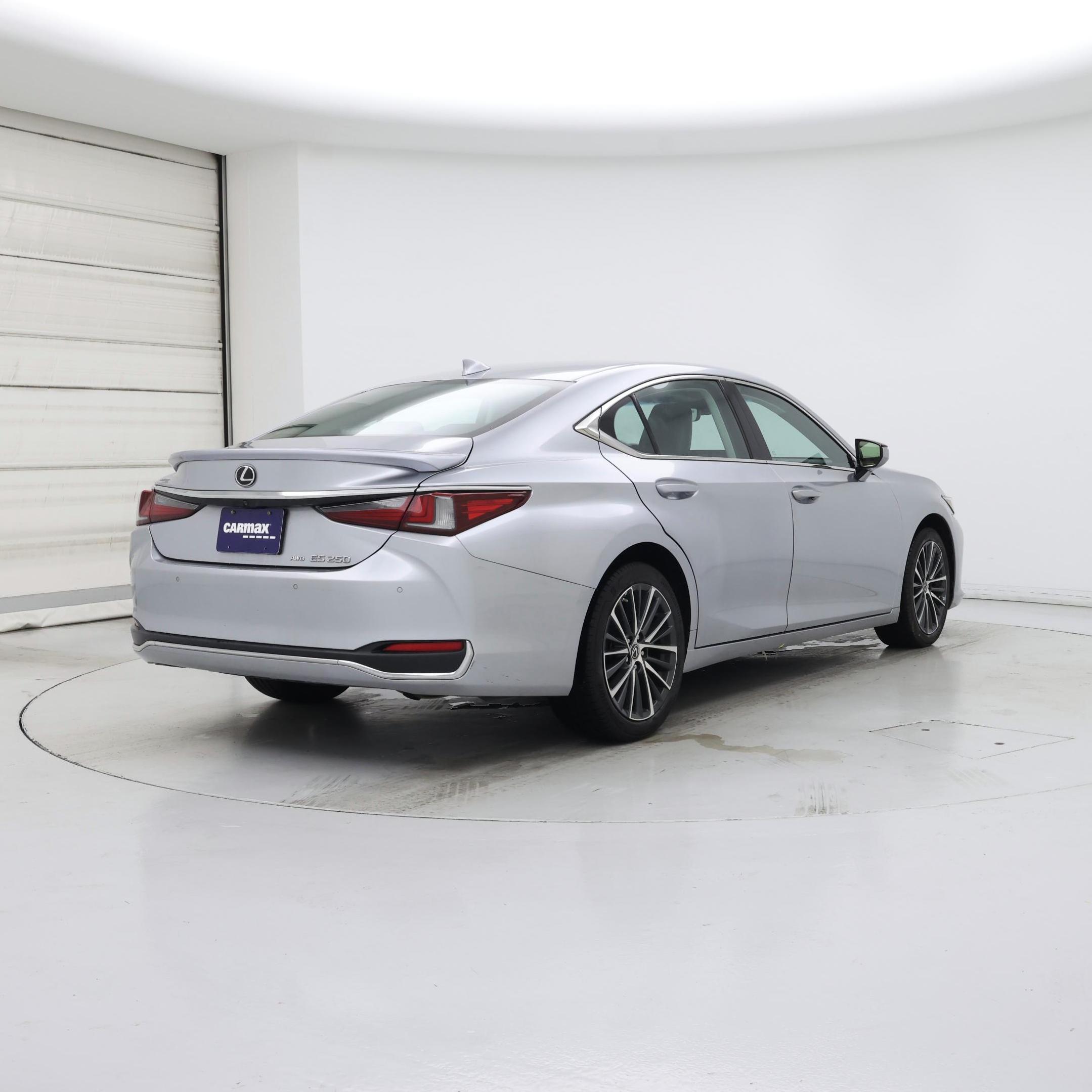 Thumbnail: 2022 Lexus ES - 8