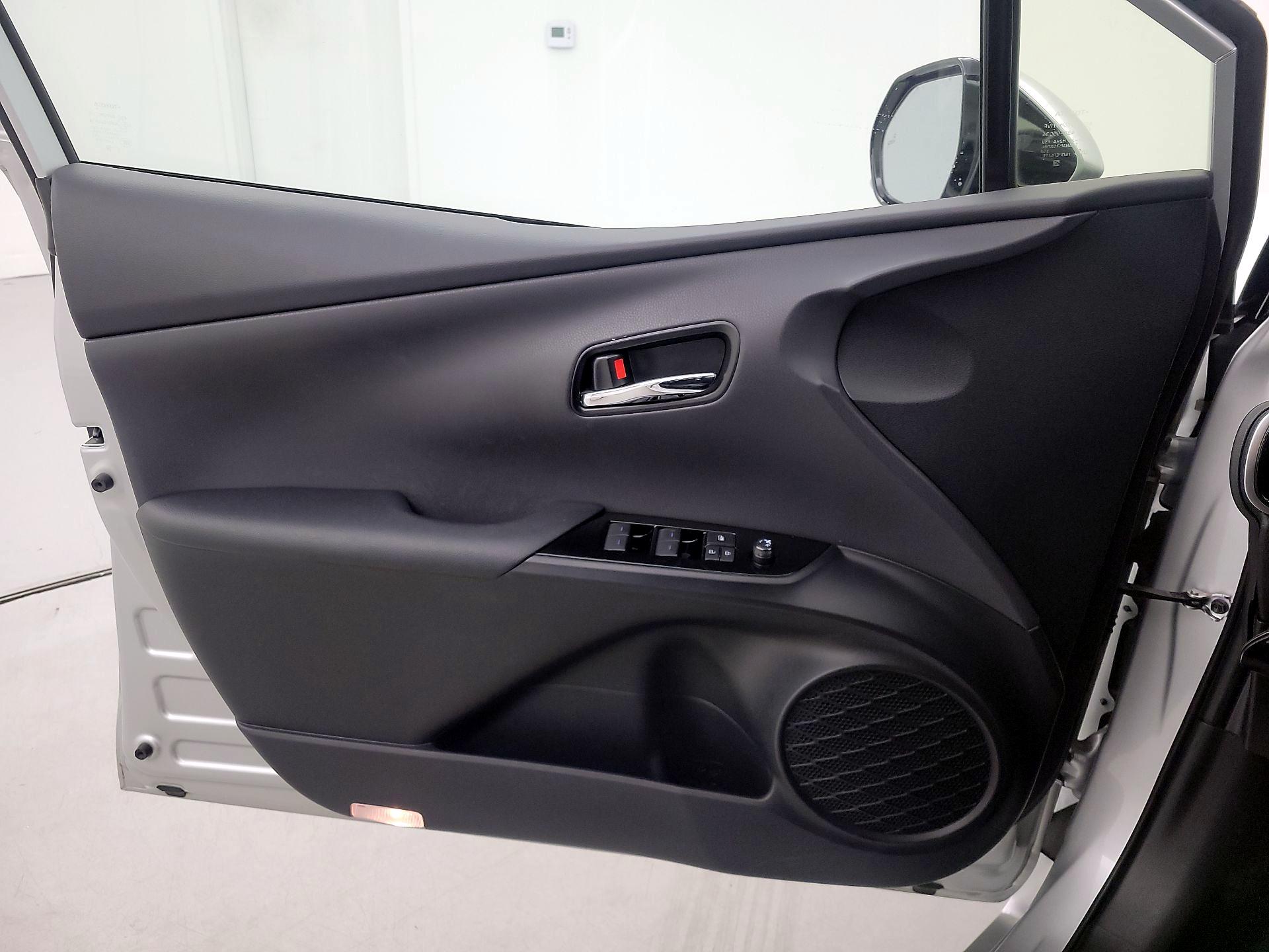 Thumbnail: 2020 Toyota Prius - 12