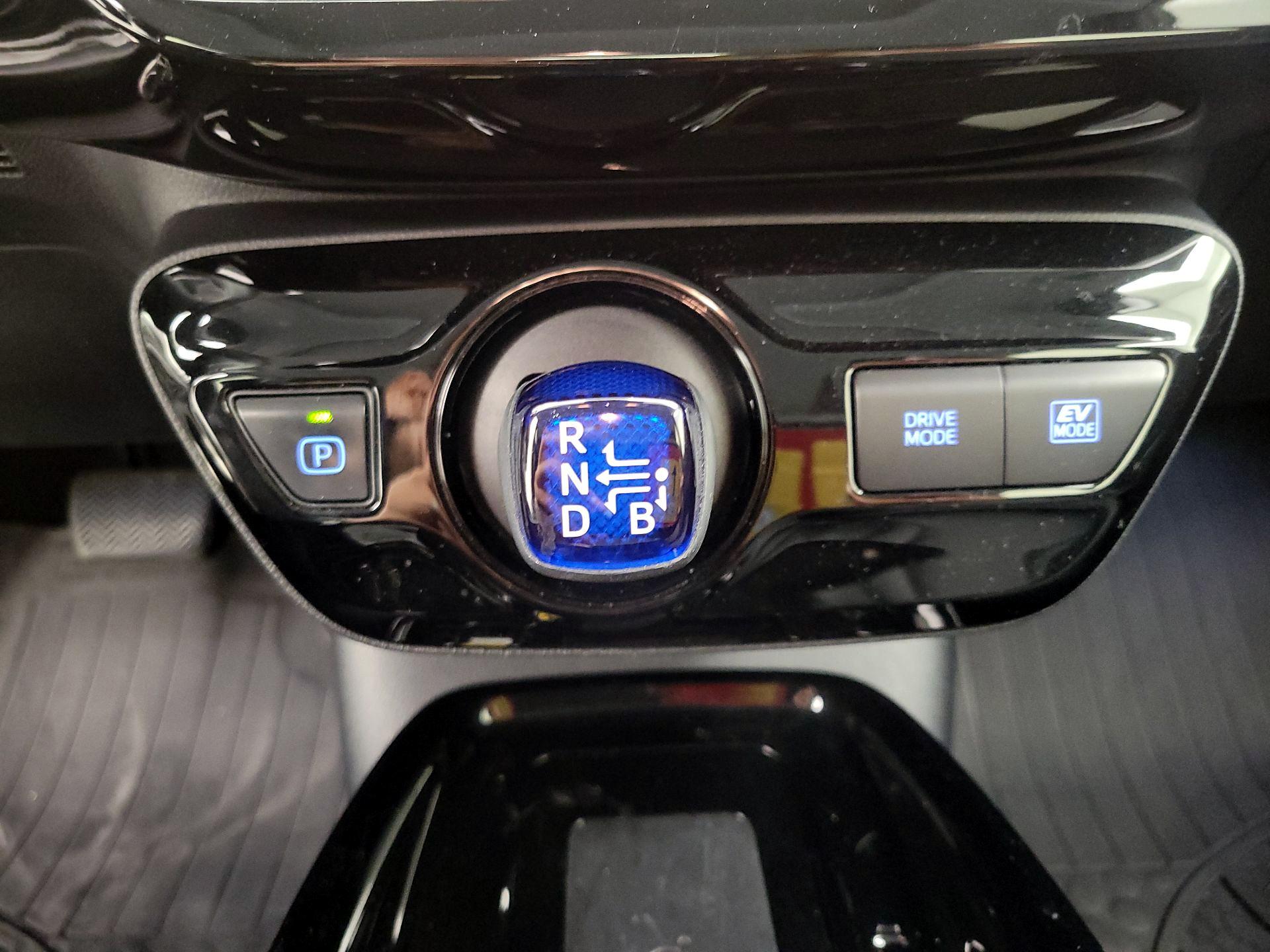 Thumbnail: 2020 Toyota Prius - 17