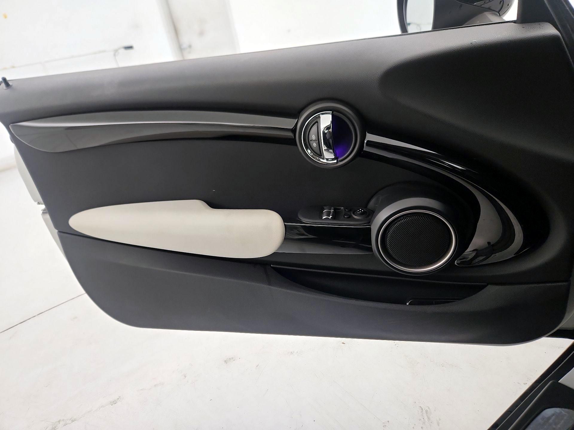 Thumbnail: 2015 MINI Cooper Hardtop - 12