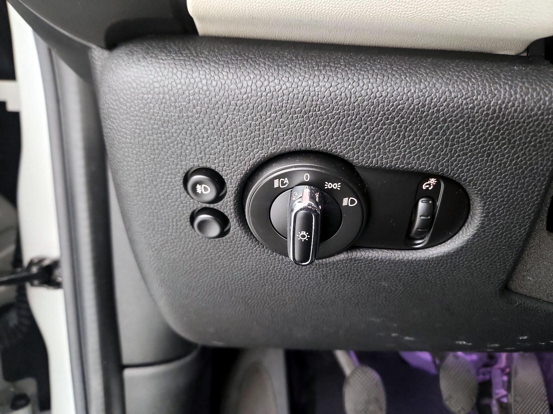 Thumbnail: 2015 MINI Cooper Hardtop - 13