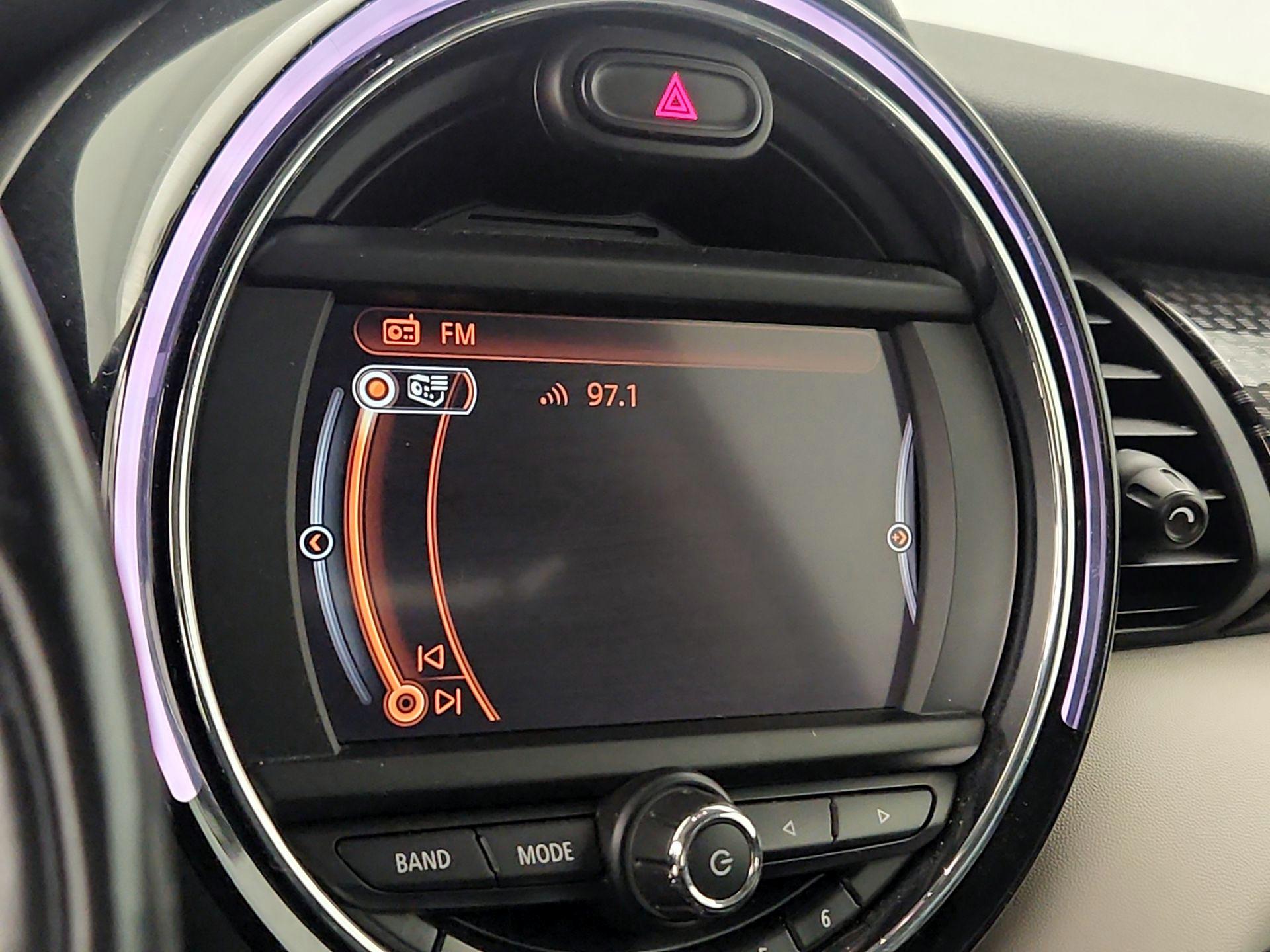 Thumbnail: 2015 MINI Cooper Hardtop - 15