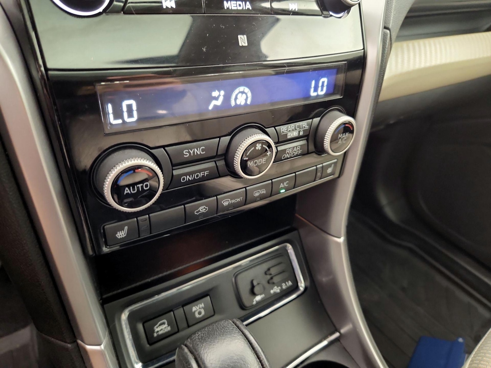 2019 Subaru Ascent Premium - Photo 17