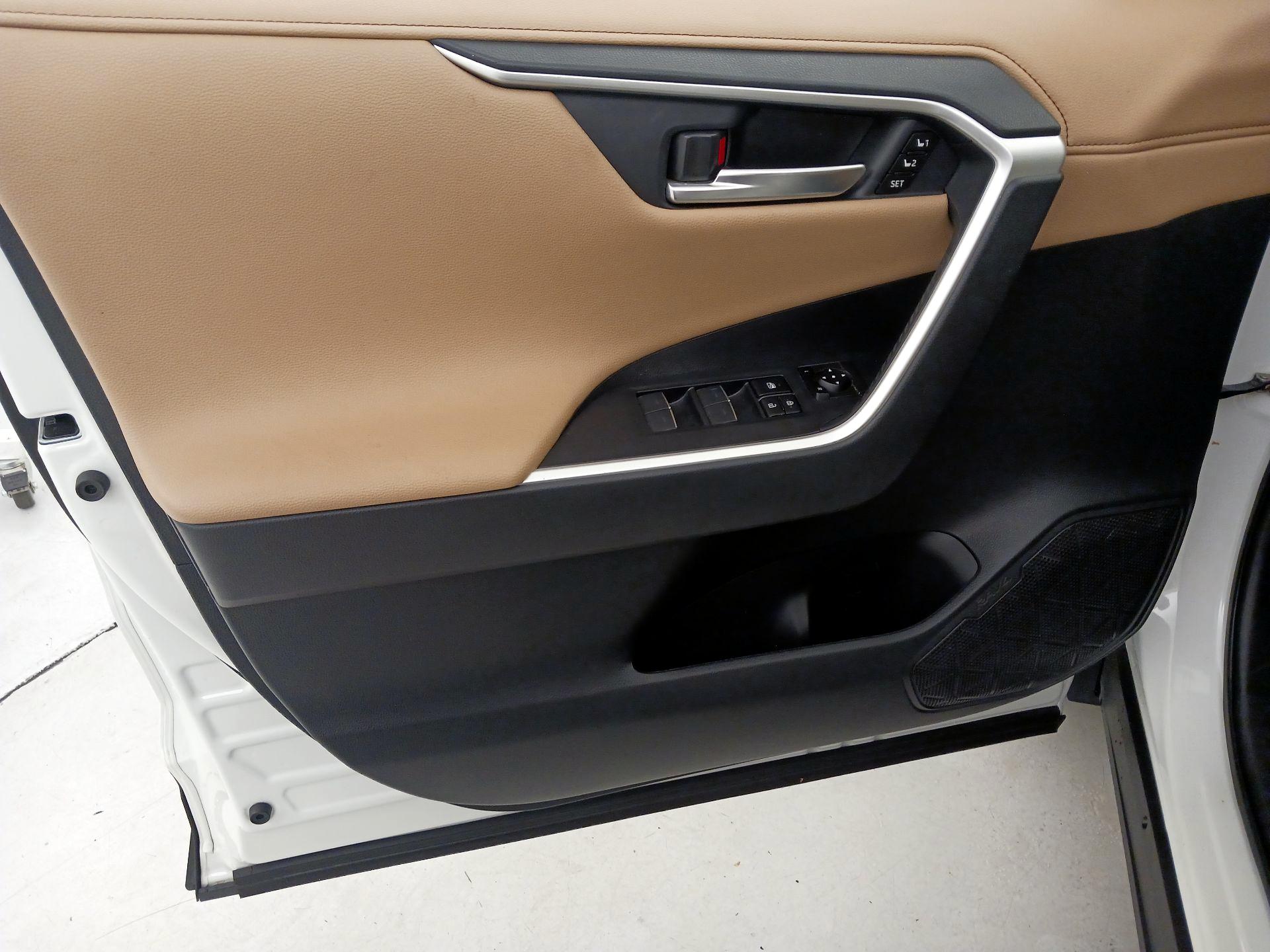Thumbnail: 2022 Toyota RAV4 - 12