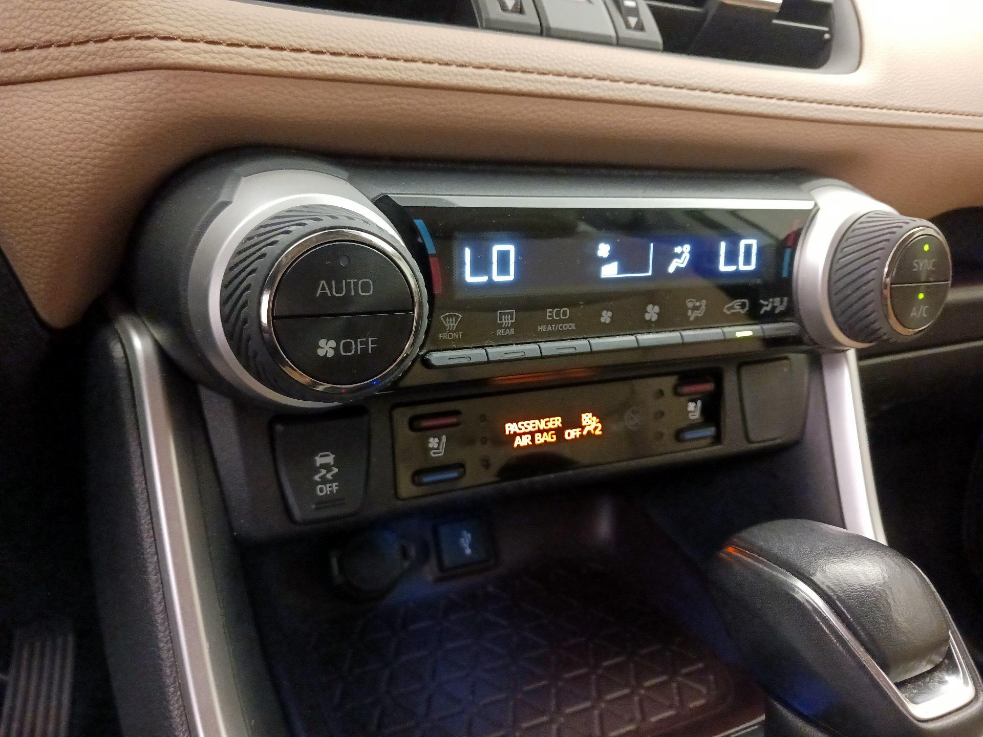 Thumbnail: 2022 Toyota RAV4 - 16