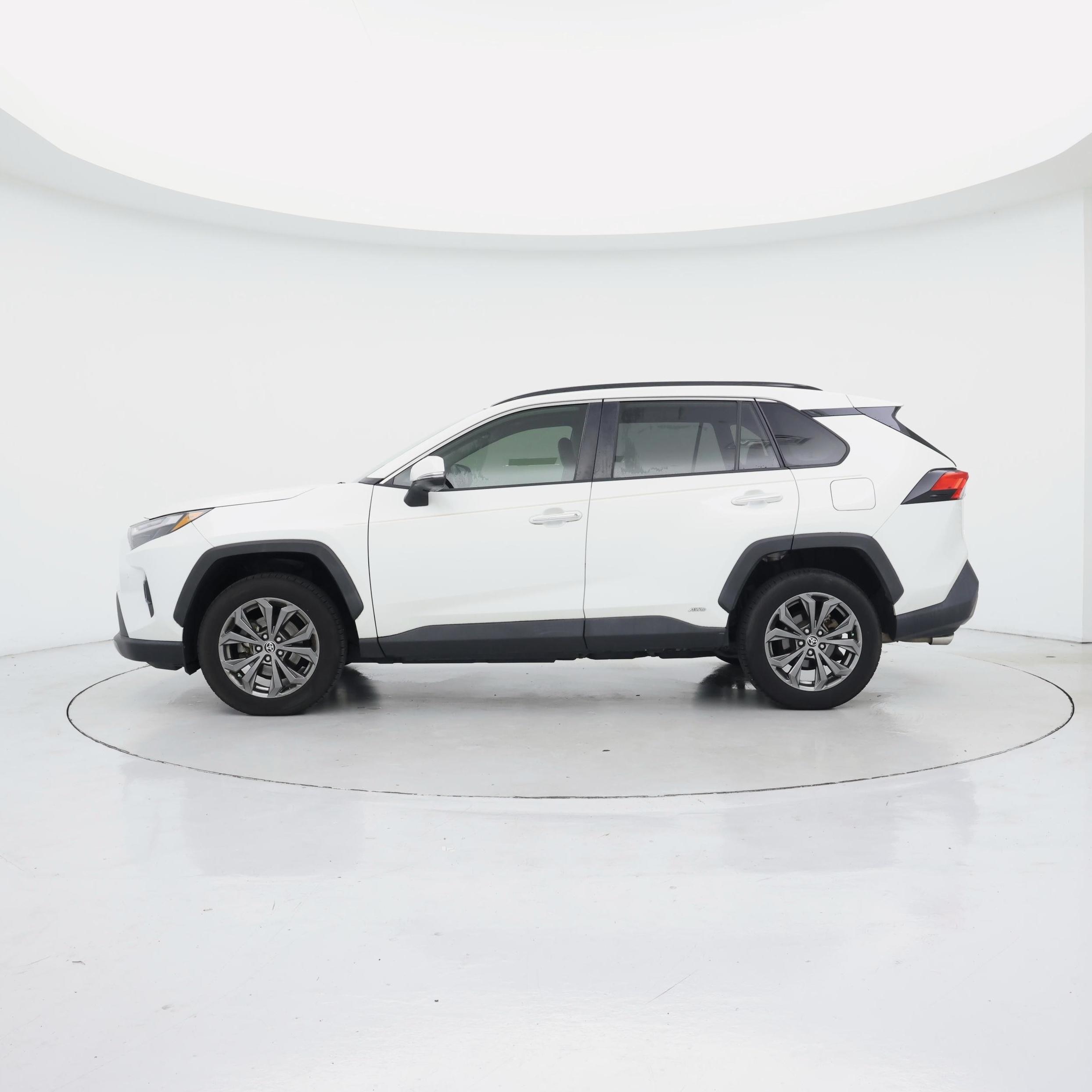Thumbnail: 2022 Toyota RAV4 - 3