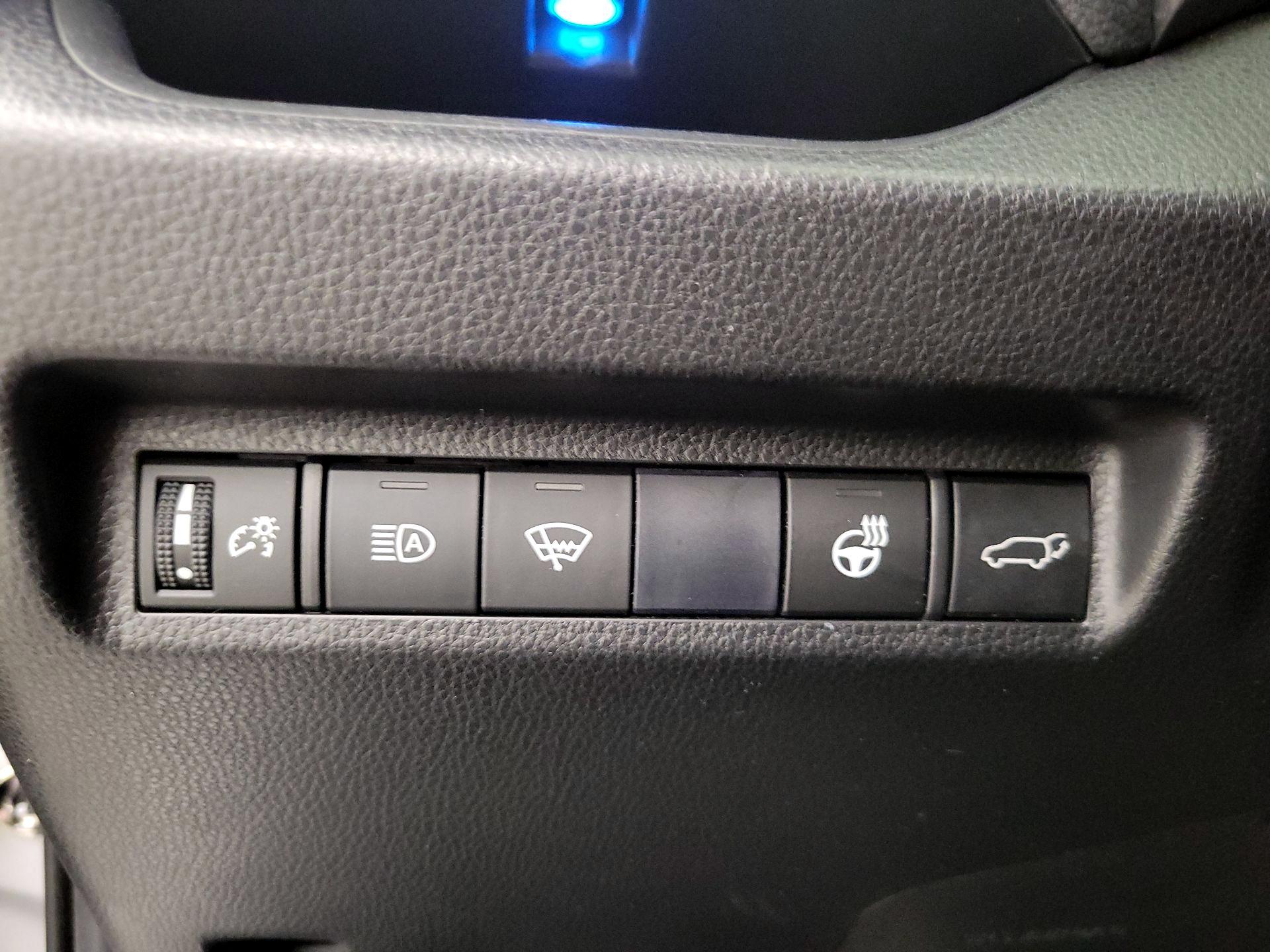Thumbnail: 2020 Toyota RAV4 - 13