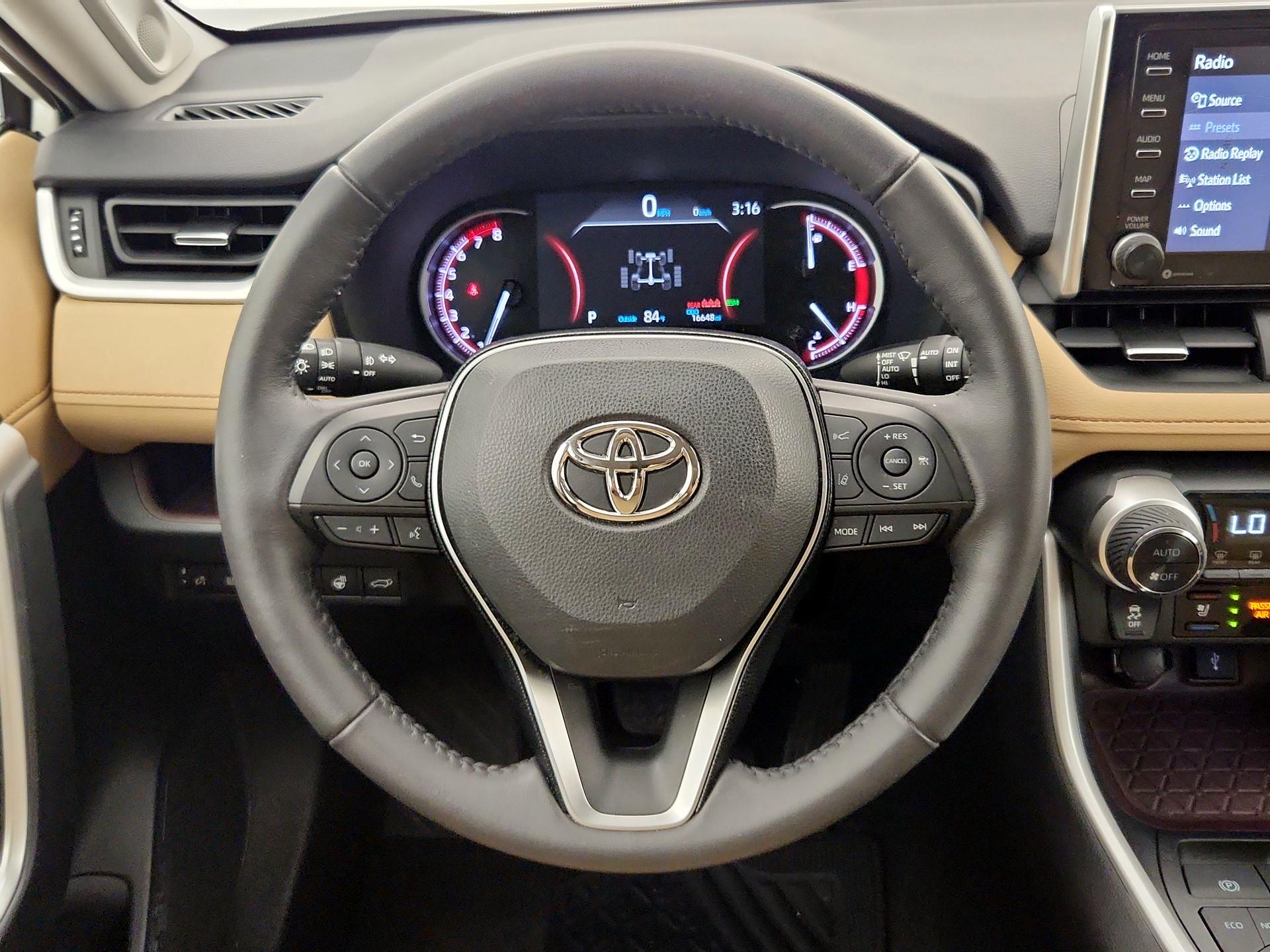 Thumbnail: 2021 Toyota RAV4 - 10