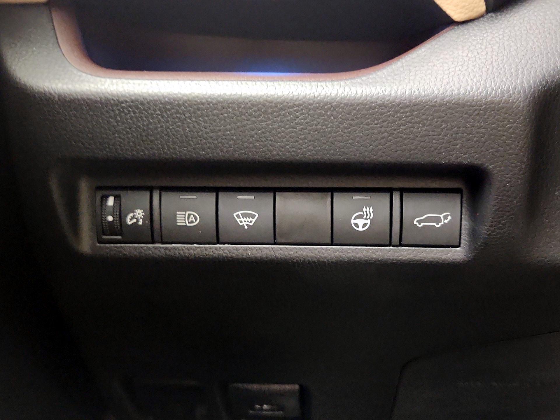 Thumbnail: 2021 Toyota RAV4 - 13