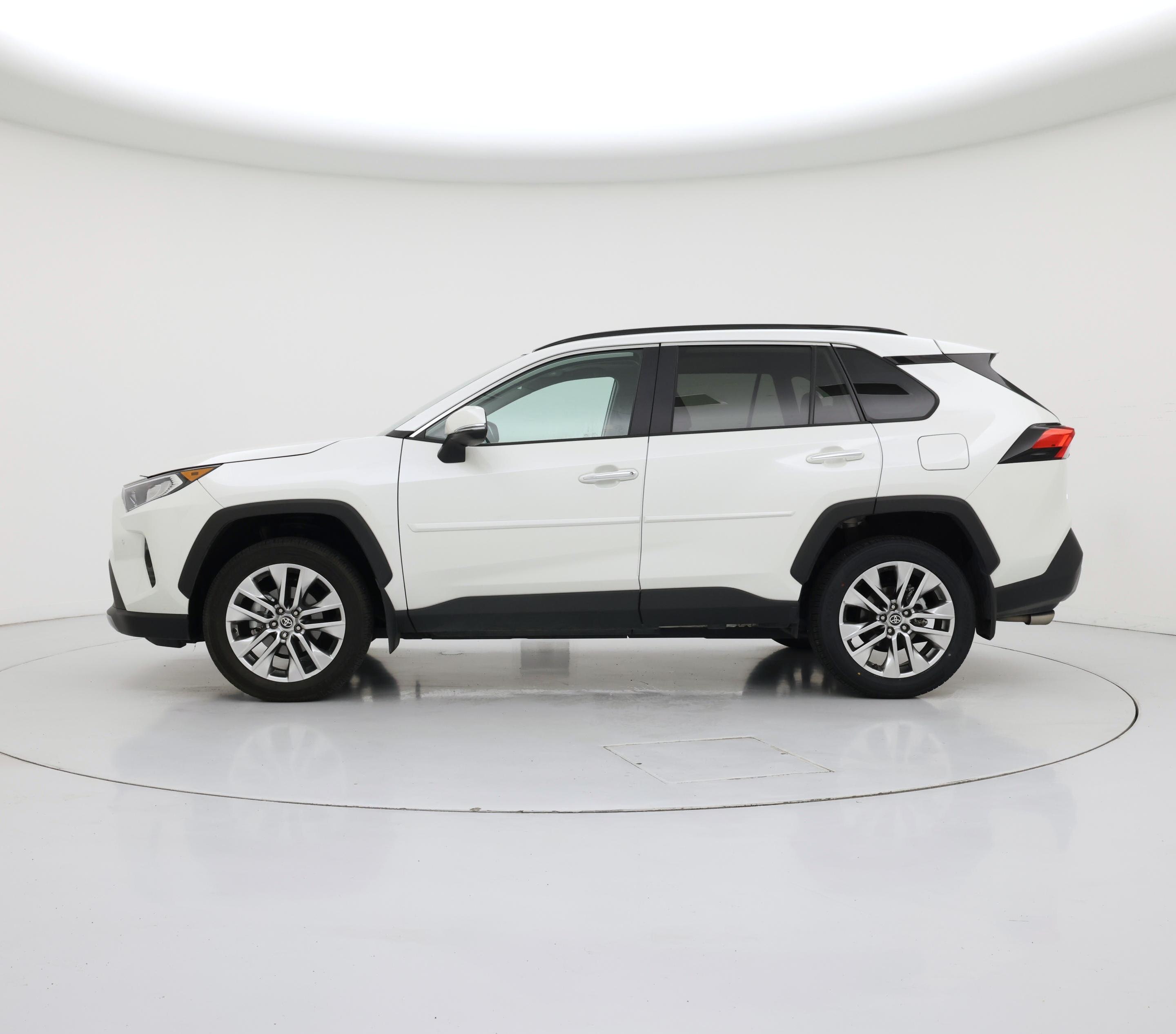 Thumbnail: 2021 Toyota RAV4 - 3