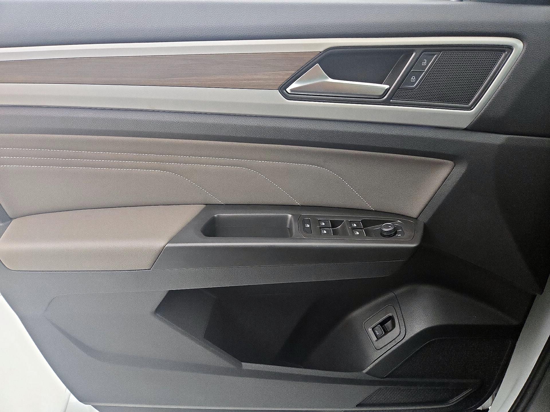 Thumbnail: 2023 Volkswagen Atlas - 12