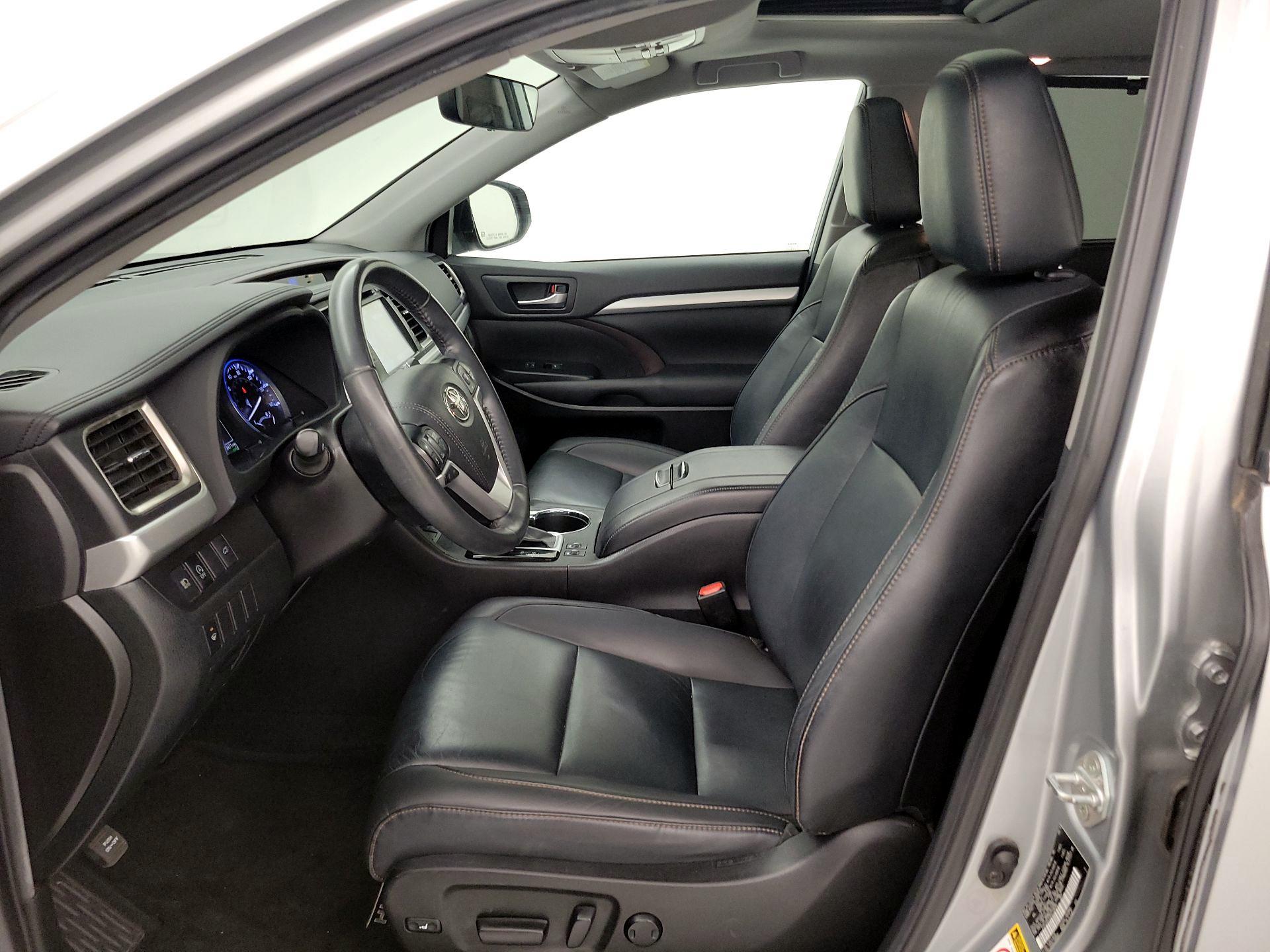Thumbnail: 2019 Toyota Highlander - 11