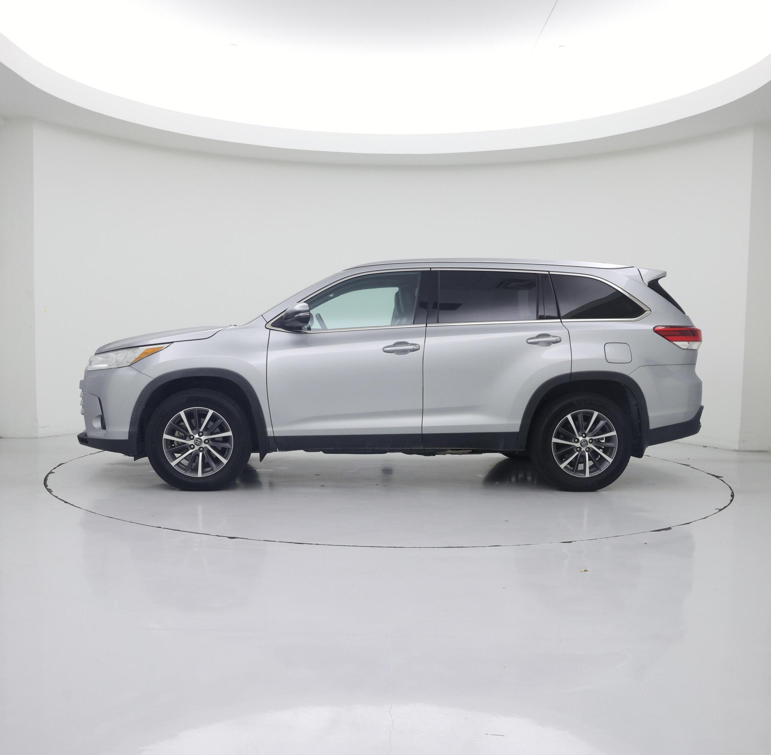 Thumbnail: 2019 Toyota Highlander - 3