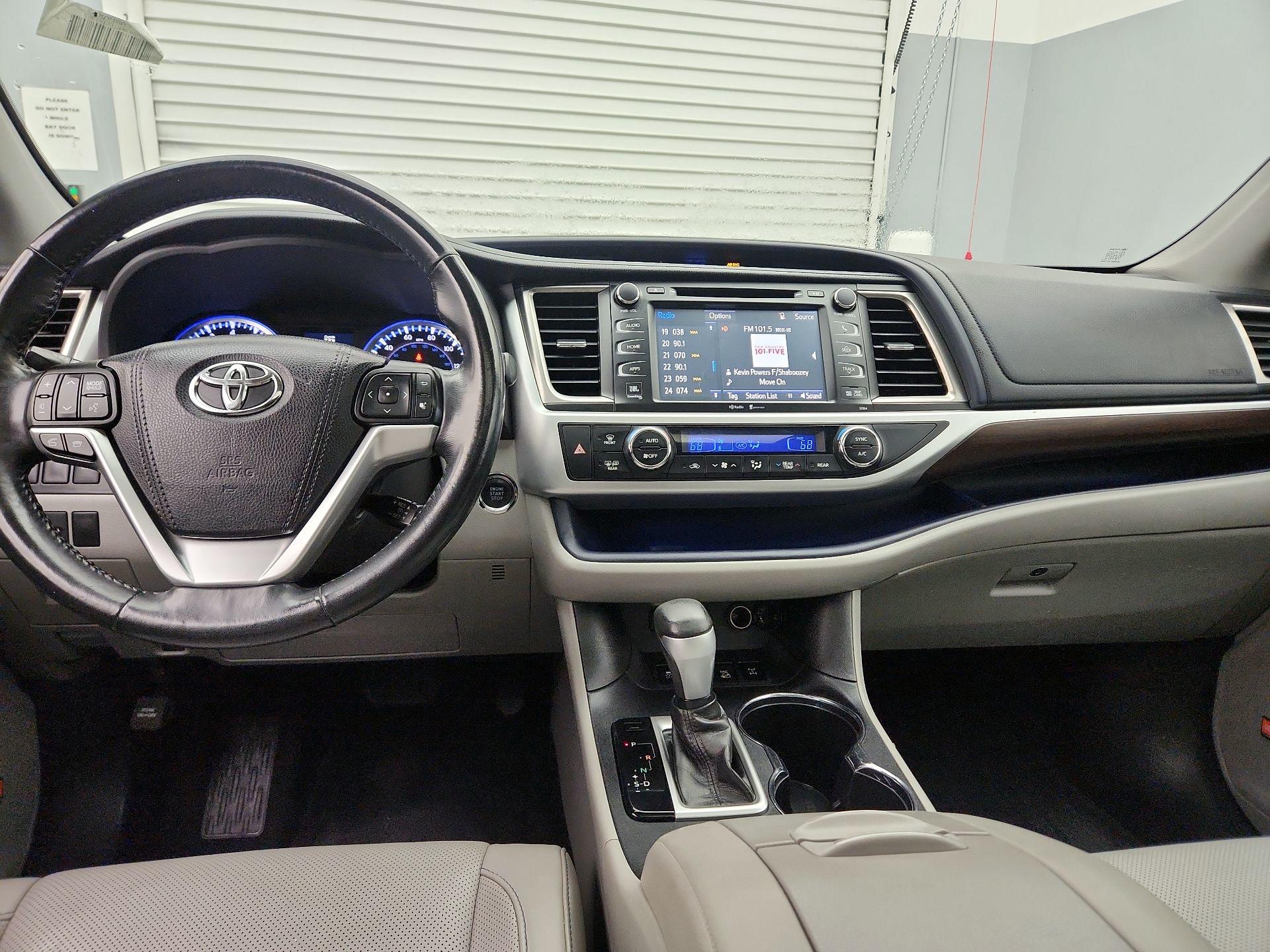 Thumbnail: 2015 Toyota Highlander - 9