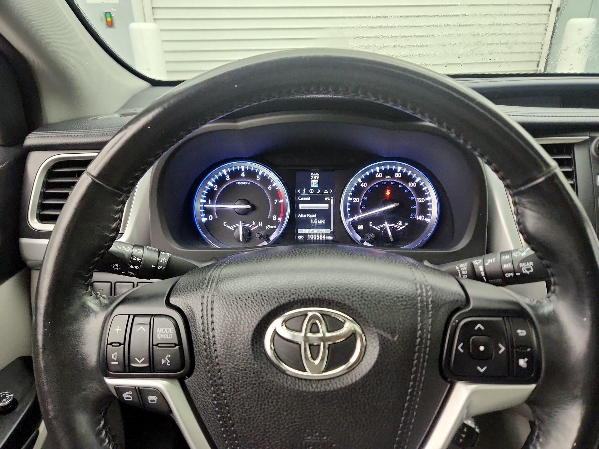 Thumbnail: 2015 Toyota Highlander - 10