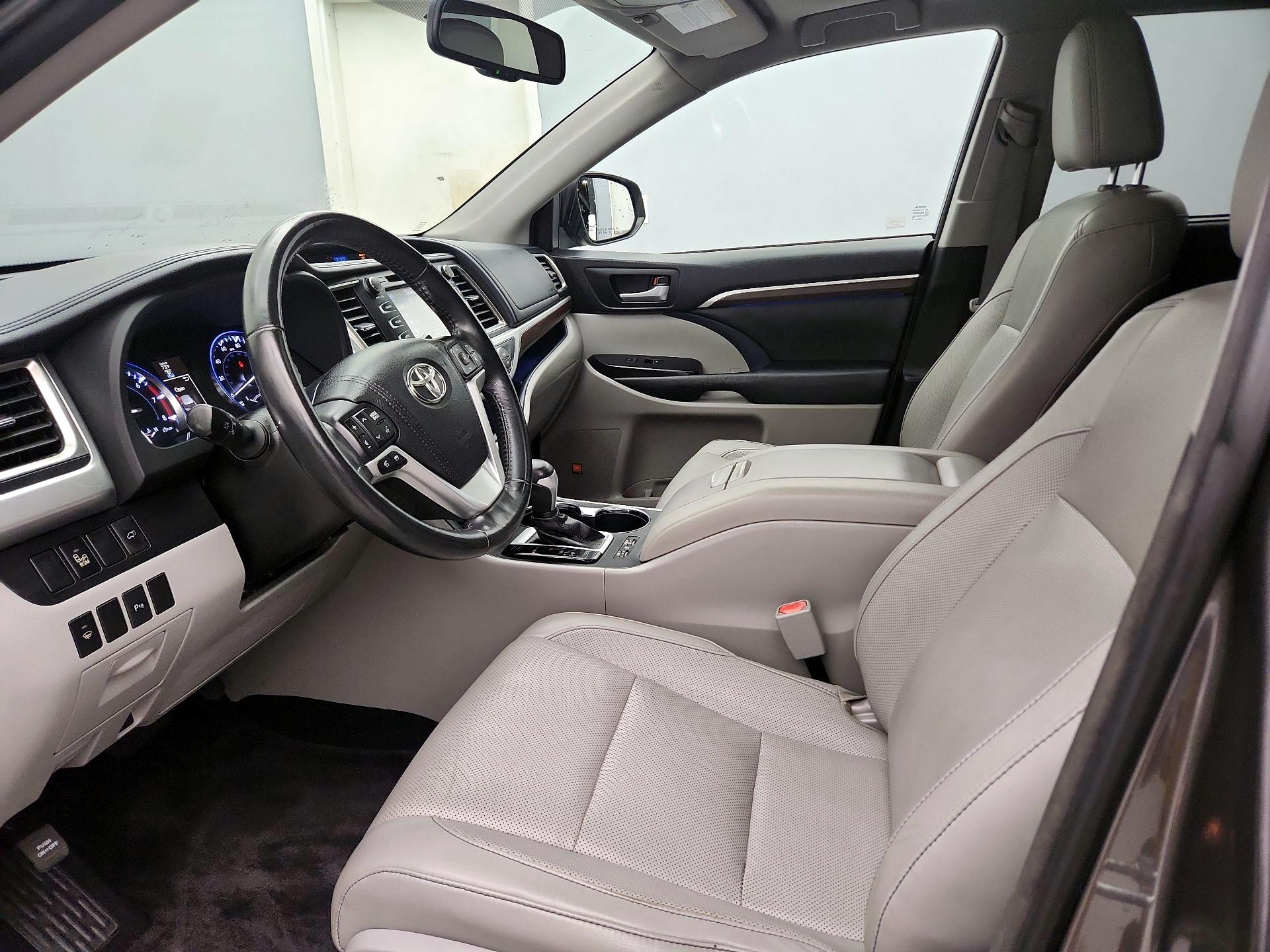 Thumbnail: 2015 Toyota Highlander - 11