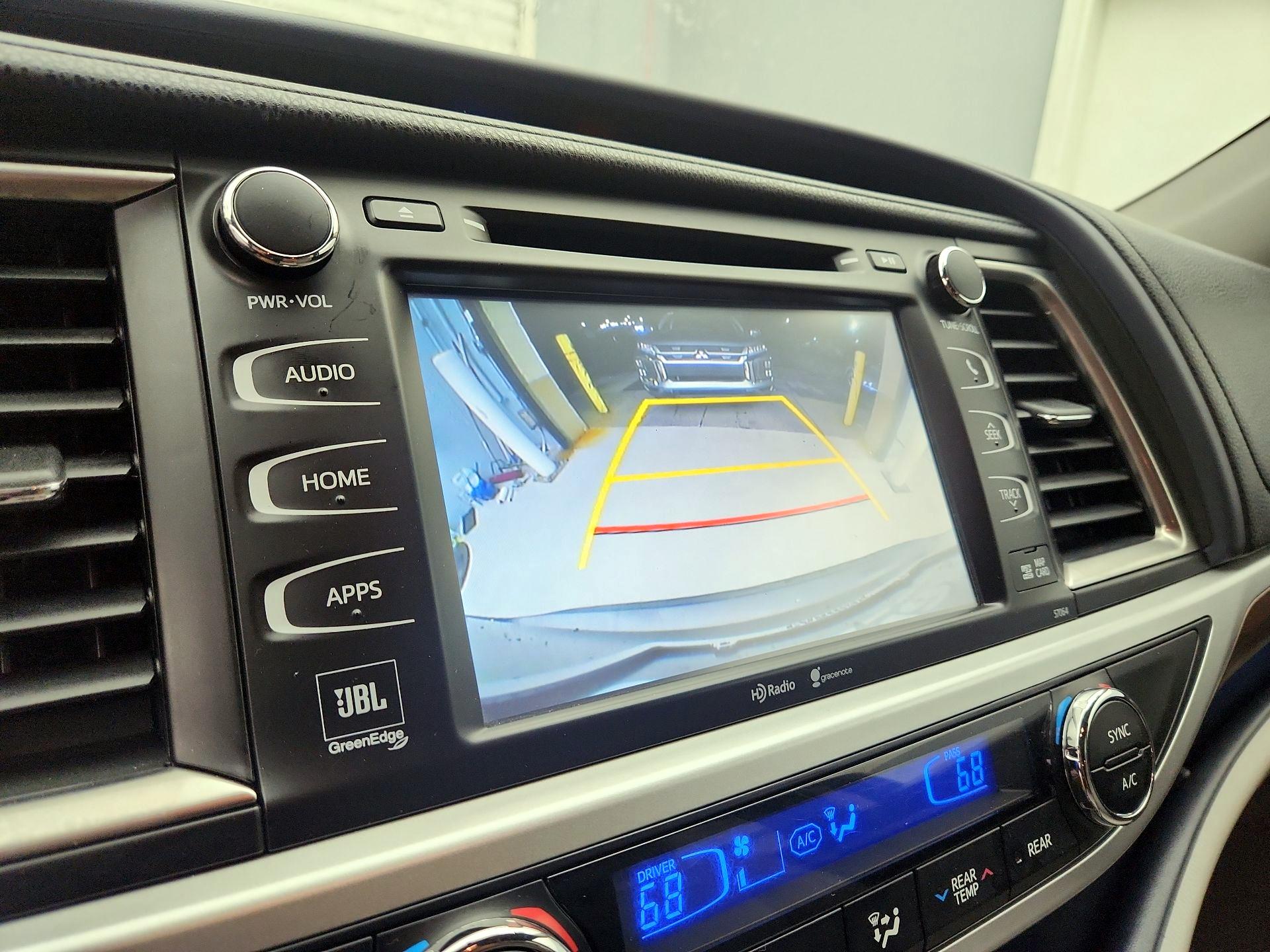 Thumbnail: 2015 Toyota Highlander - 14