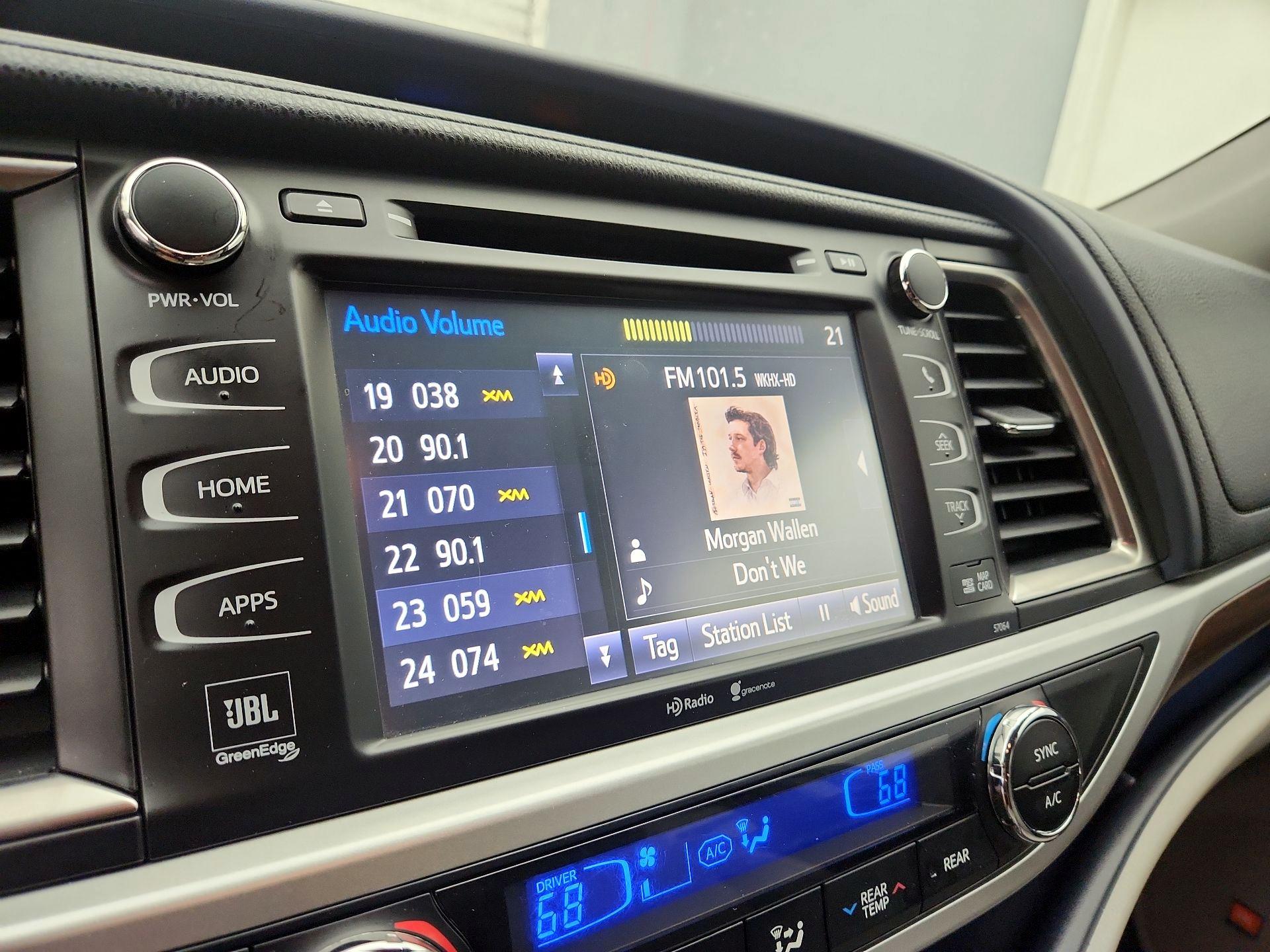 Thumbnail: 2015 Toyota Highlander - 15