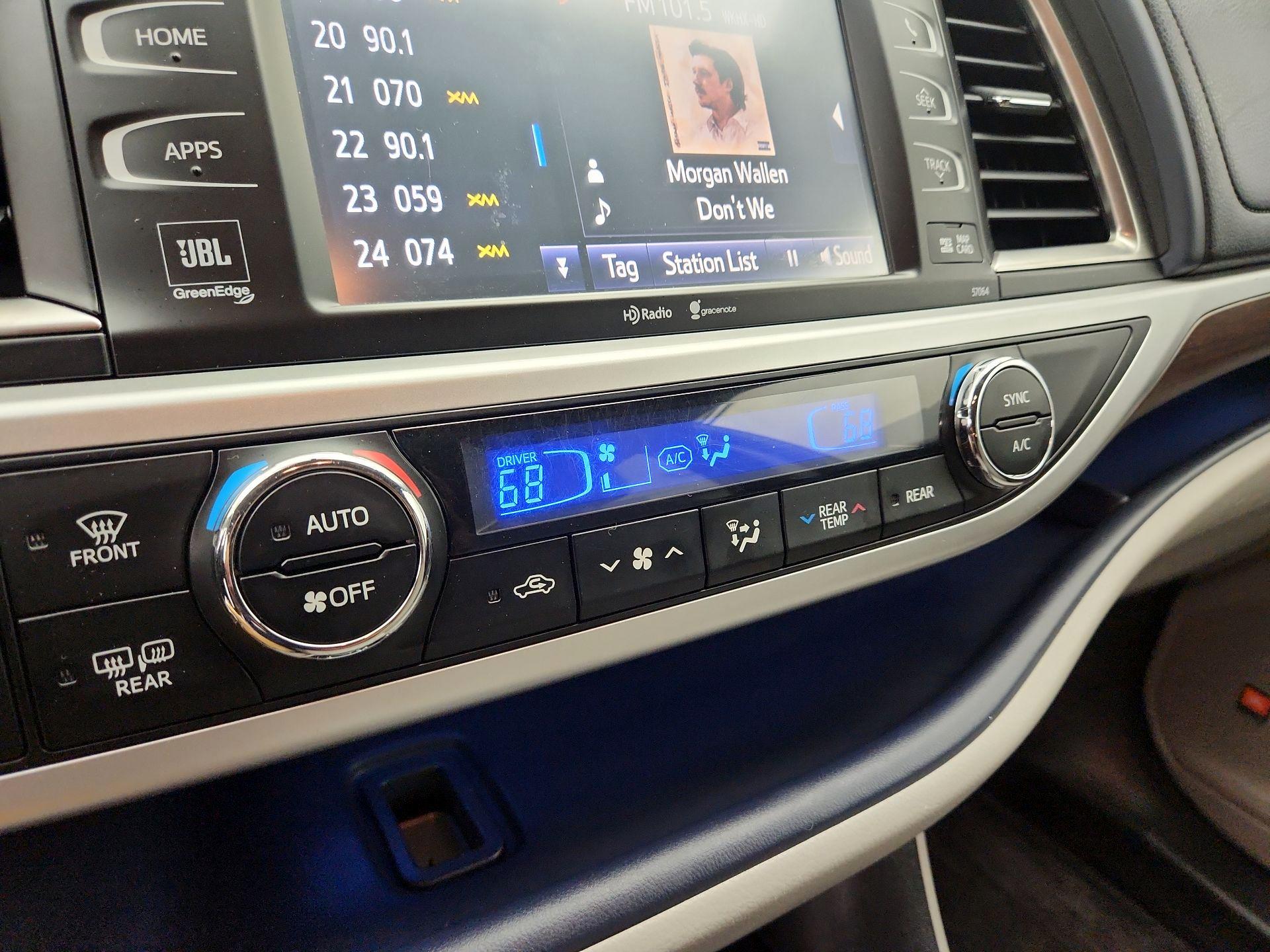 Thumbnail: 2015 Toyota Highlander - 16