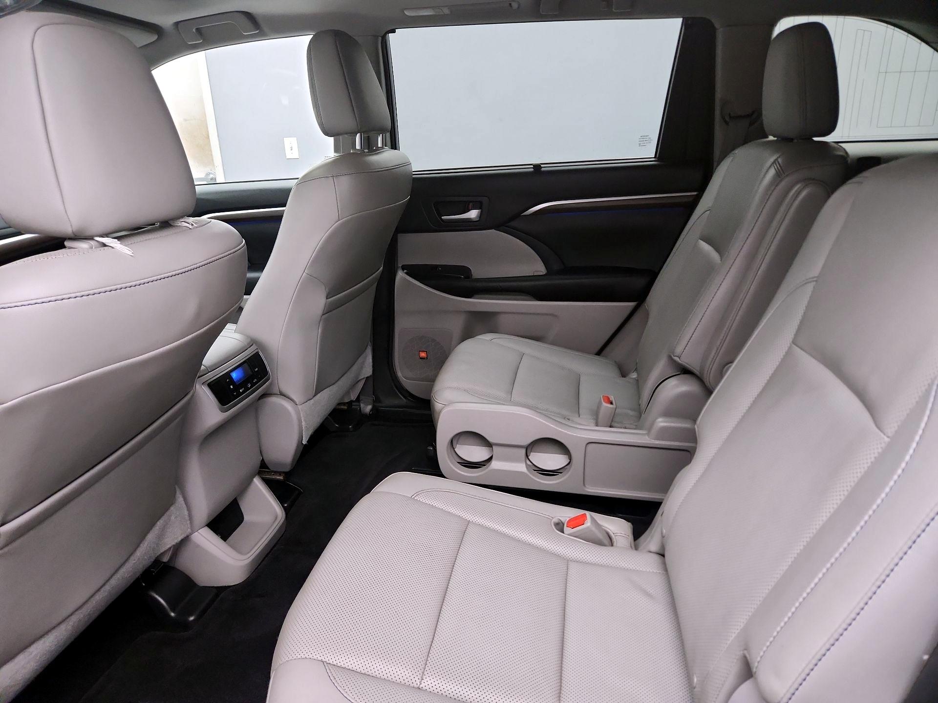 Thumbnail: 2015 Toyota Highlander - 20
