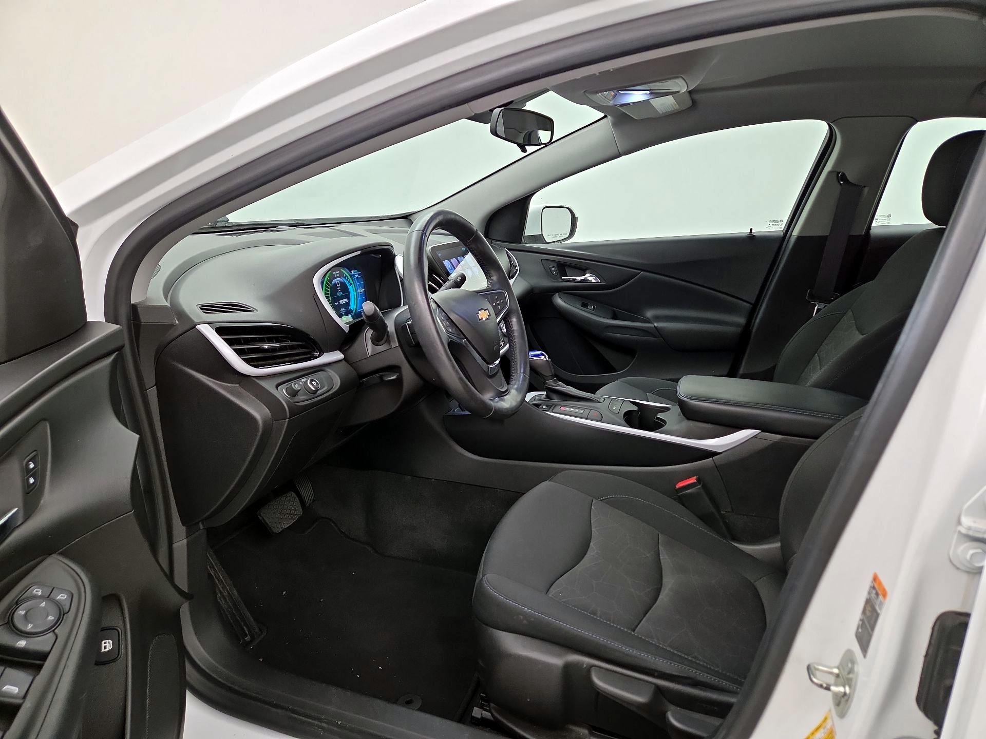 Thumbnail: 2017 Chevrolet Volt - 11