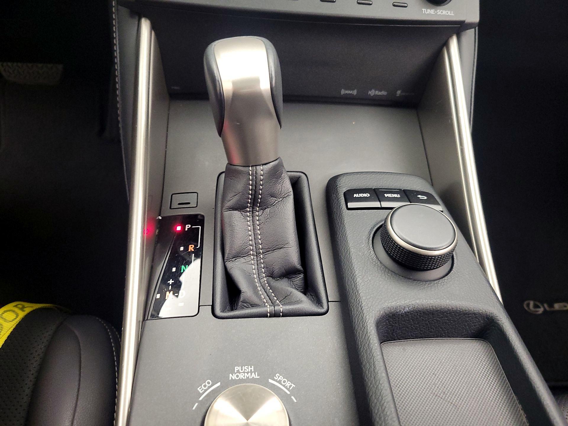 Thumbnail: 2016 Lexus IS - 17